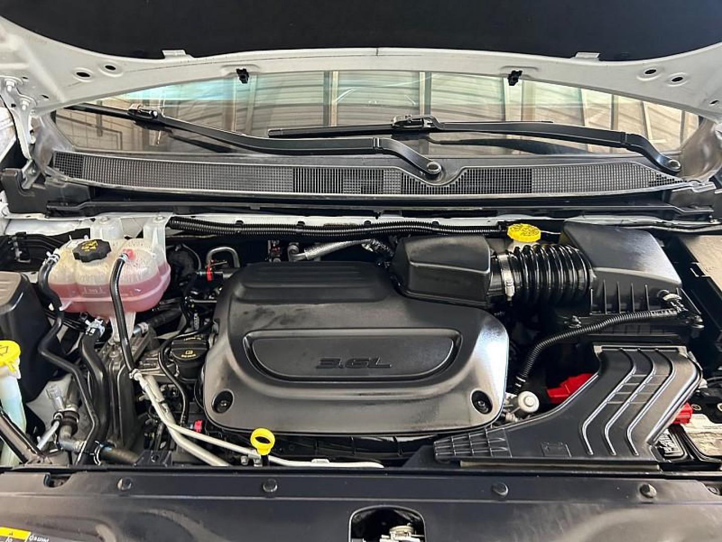 2022 WHITE Chrysler Pacifica (2C4RC1BG5NR) with an V6 3.6 Liter engine, Automatic 9-Spd transmission, located at 412 Auto Vista Drive, Palmdale, CA, 93551, (661) 945-0620, 34.592636, -118.136681 - Photo#36