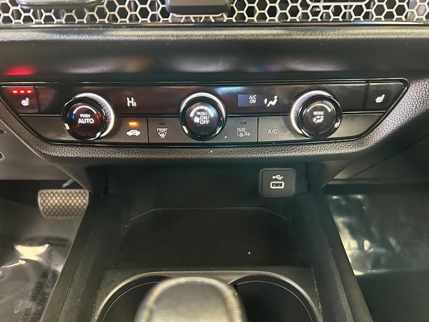 2024 WHITE Honda HR-V (3CZRZ2H5XRM) with an 4-Cyl 2.0 Liter engine, Automatic CVT transmission, located at 412 Auto Vista Drive, Palmdale, CA, 93551, (661) 945-0620, 34.592636, -118.136681 - Photo#17