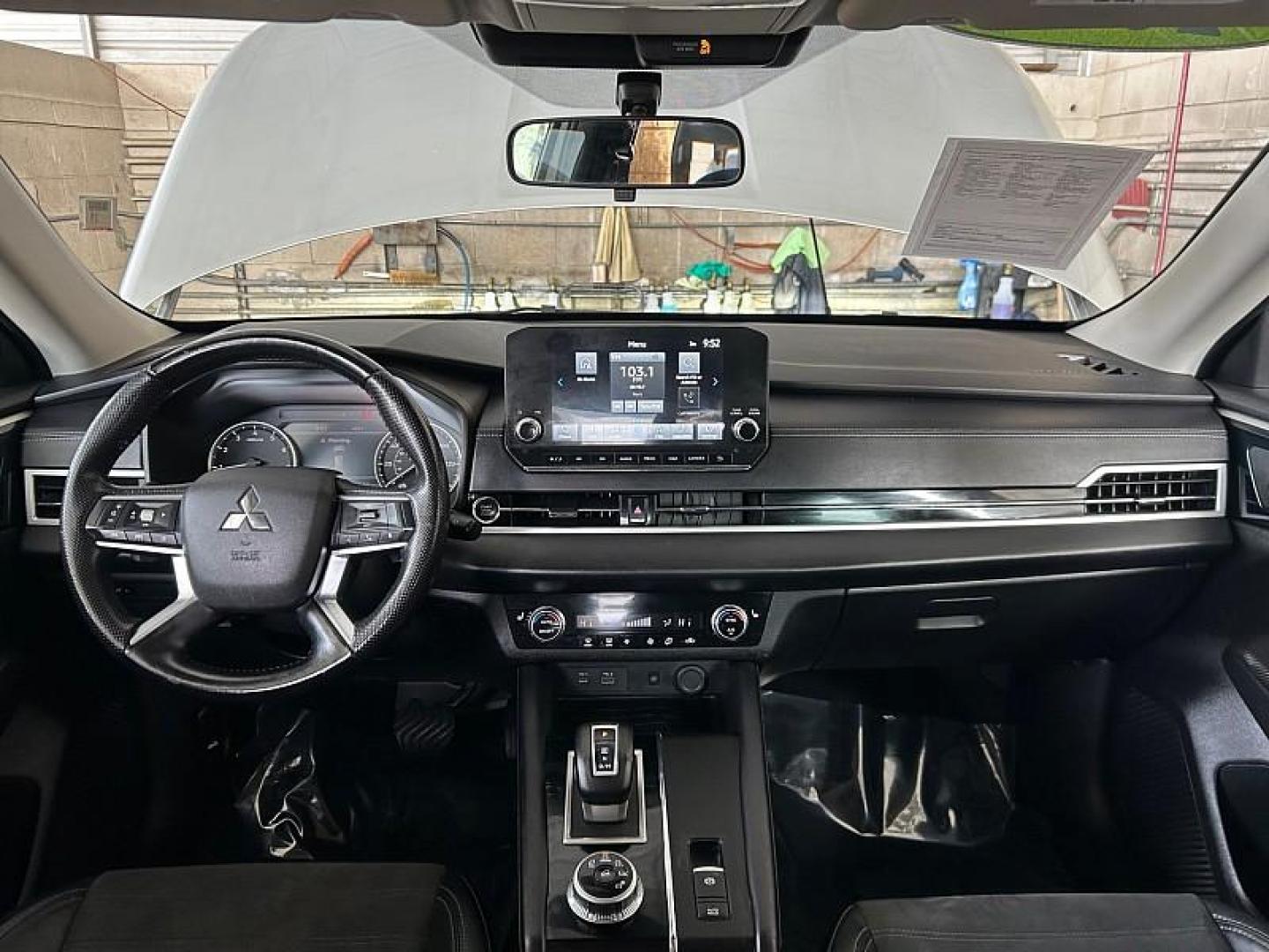 2022 SILVER Mitsubishi Outlander (JA4J3UA87NZ) with an 4-Cyl 2.5 Liter engine, Automatic CVT transmission, located at 412 Auto Vista Drive, Palmdale, CA, 93551, (661) 945-0620, 34.592636, -118.136681 - Photo#3