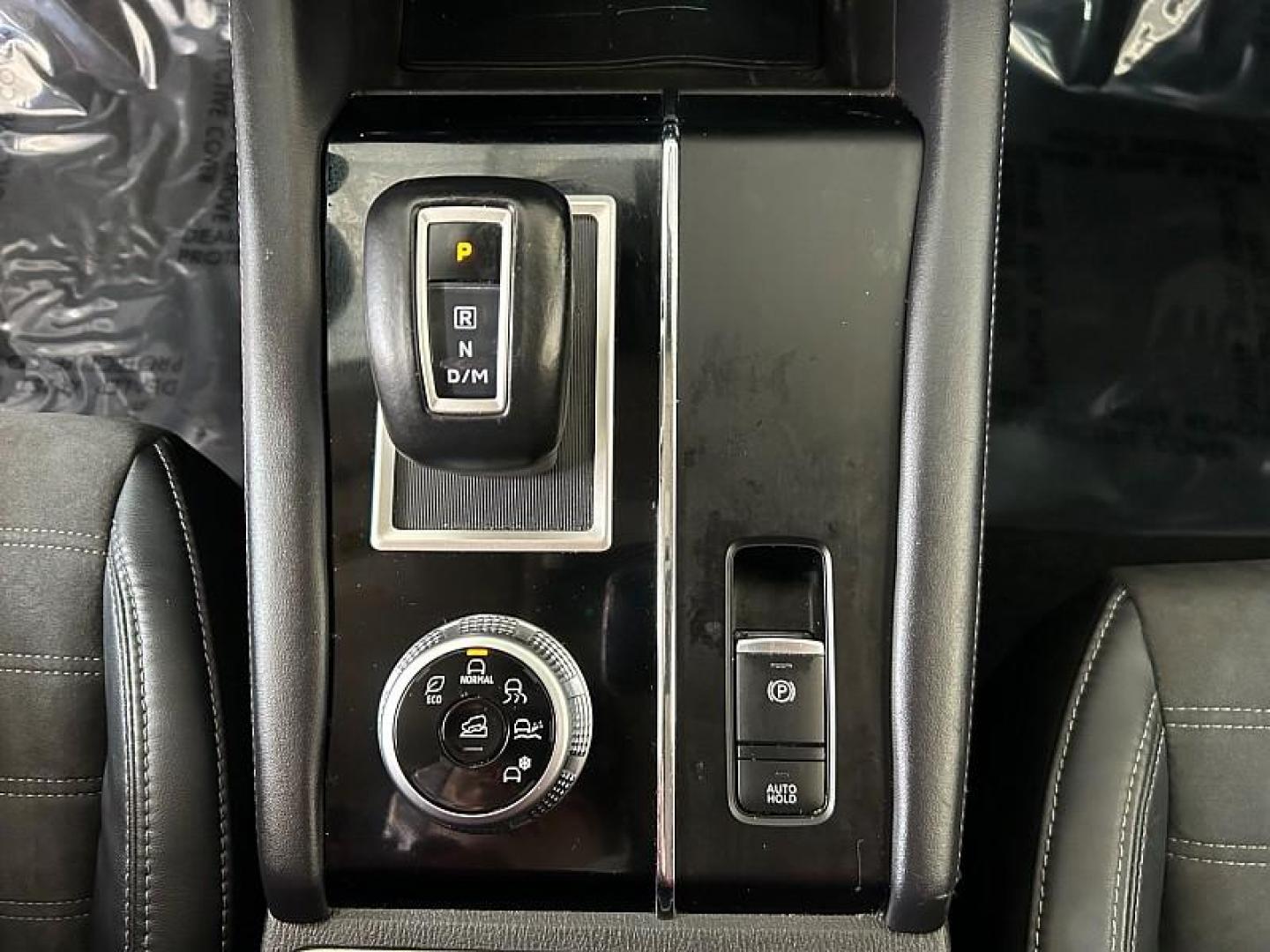 2022 SILVER Mitsubishi Outlander (JA4J3UA87NZ) with an 4-Cyl 2.5 Liter engine, Automatic CVT transmission, located at 412 Auto Vista Drive, Palmdale, CA, 93551, (661) 945-0620, 34.592636, -118.136681 - Photo#4