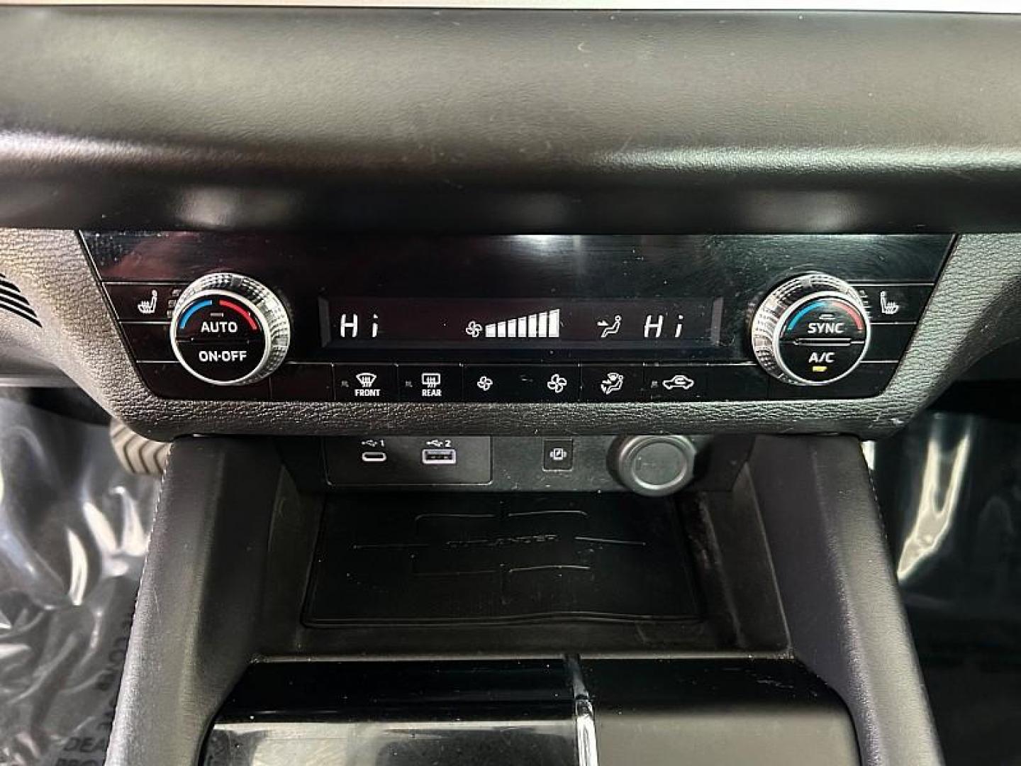 2022 SILVER Mitsubishi Outlander (JA4J3UA87NZ) with an 4-Cyl 2.5 Liter engine, Automatic CVT transmission, located at 412 Auto Vista Drive, Palmdale, CA, 93551, (661) 945-0620, 34.592636, -118.136681 - Photo#5