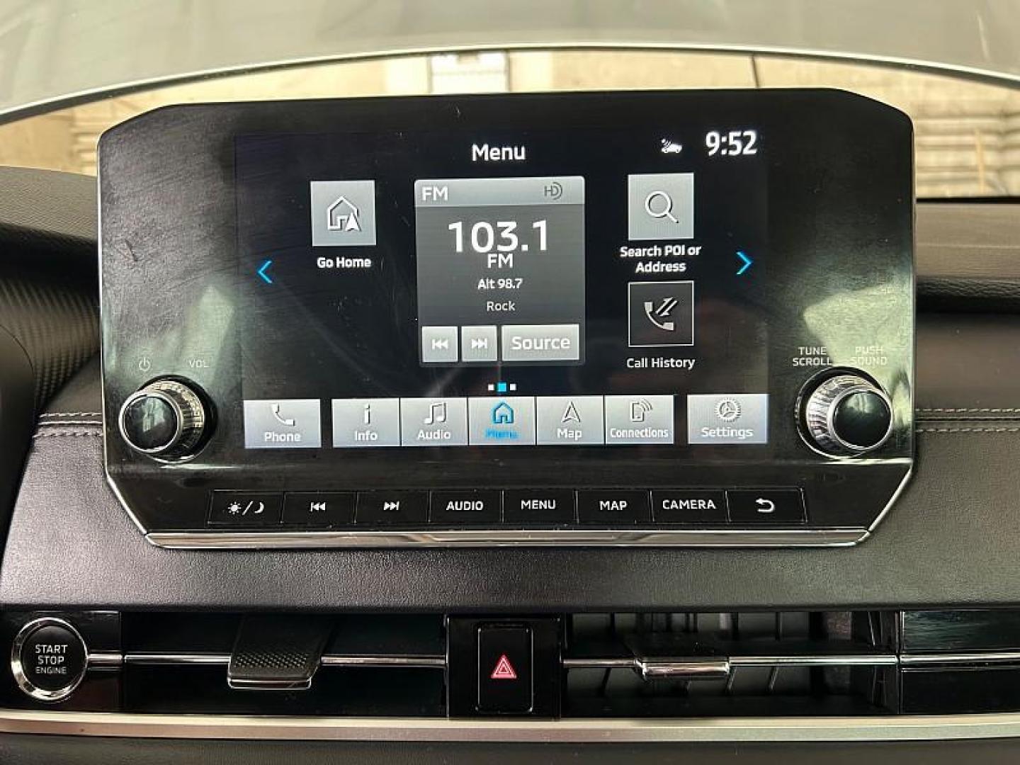 2022 SILVER Mitsubishi Outlander (JA4J3UA87NZ) with an 4-Cyl 2.5 Liter engine, Automatic CVT transmission, located at 412 Auto Vista Drive, Palmdale, CA, 93551, (661) 945-0620, 34.592636, -118.136681 - Photo#6