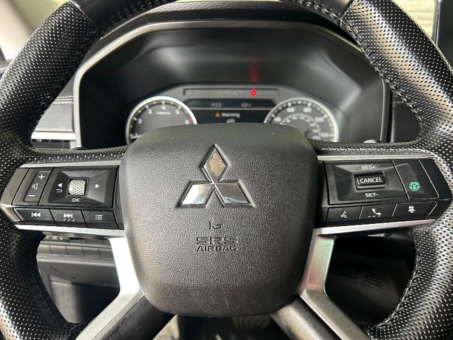 2022 SILVER Mitsubishi Outlander (JA4J3UA87NZ) with an 4-Cyl 2.5 Liter engine, Automatic CVT transmission, located at 412 Auto Vista Drive, Palmdale, CA, 93551, (661) 945-0620, 34.592636, -118.136681 - Photo#7