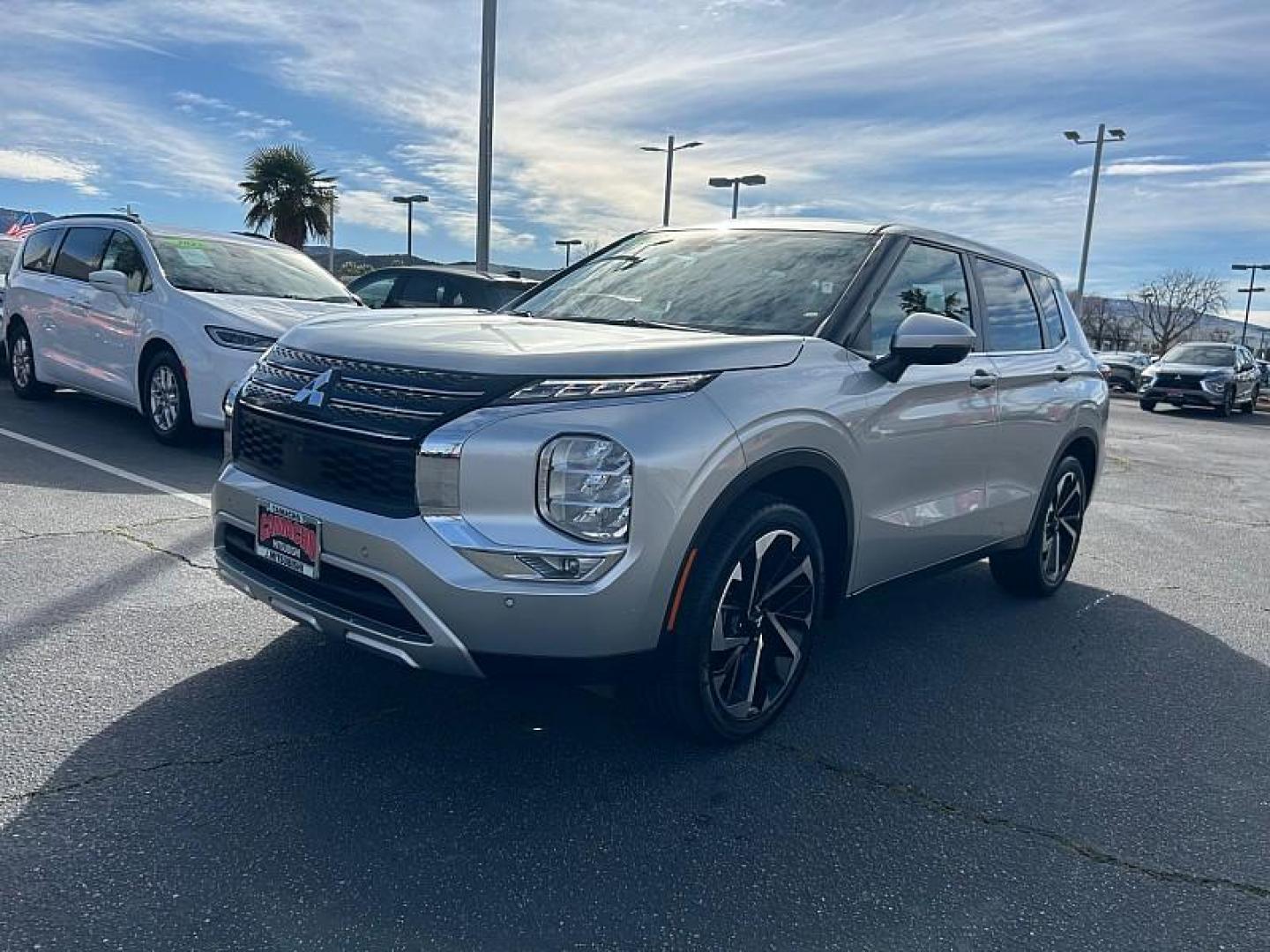 2022 SILVER Mitsubishi Outlander (JA4J3UA87NZ) with an 4-Cyl 2.5 Liter engine, Automatic CVT transmission, located at 412 Auto Vista Drive, Palmdale, CA, 93551, (661) 945-0620, 34.592636, -118.136681 - Photo#16
