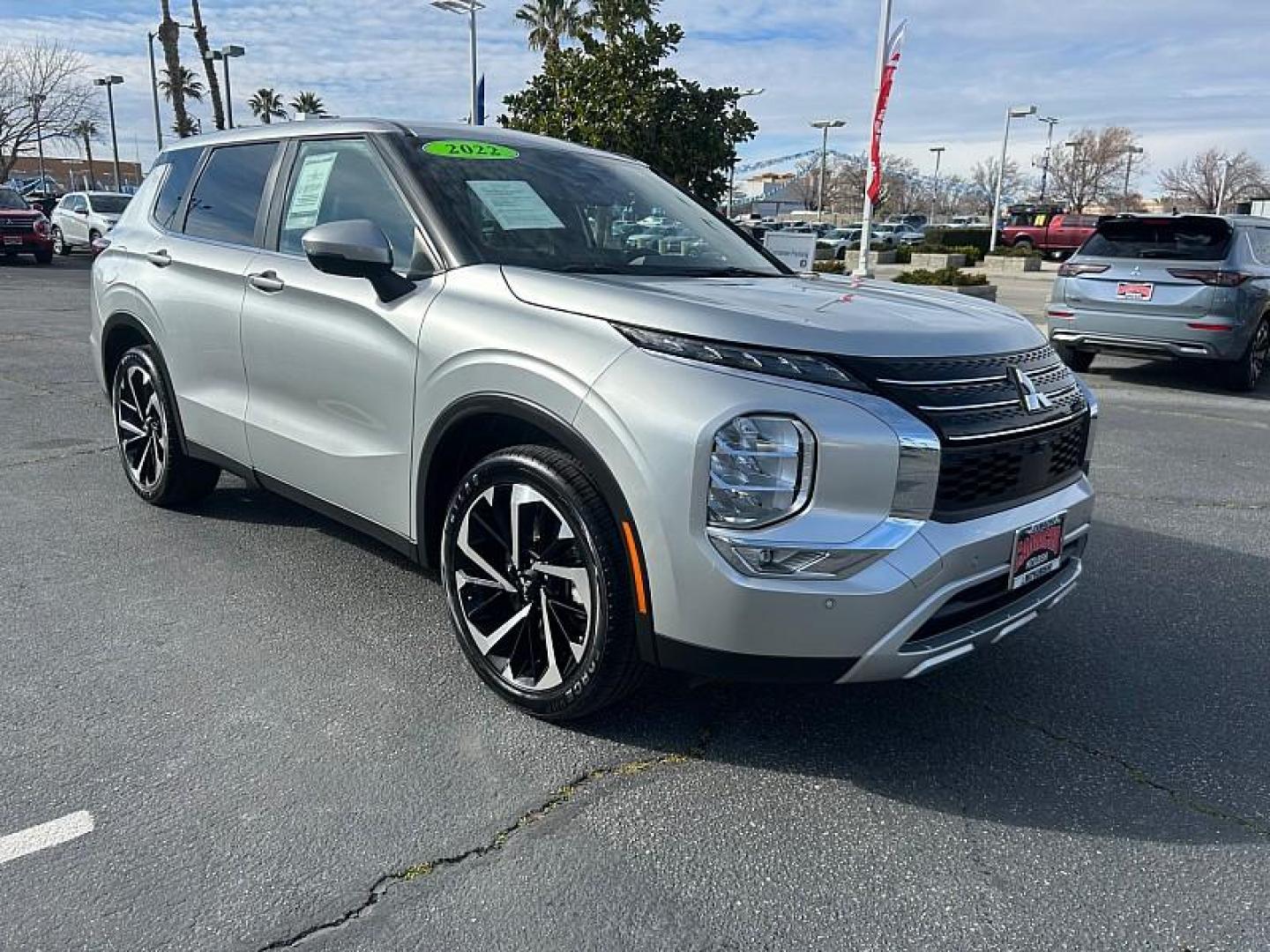 2022 SILVER Mitsubishi Outlander (JA4J3UA87NZ) with an 4-Cyl 2.5 Liter engine, Automatic CVT transmission, located at 412 Auto Vista Drive, Palmdale, CA, 93551, (661) 945-0620, 34.592636, -118.136681 - Photo#17