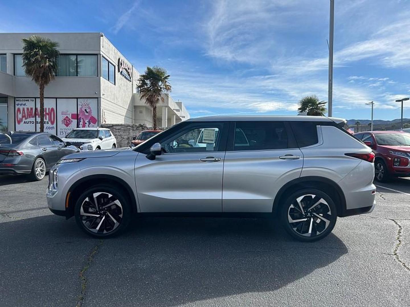 2022 SILVER Mitsubishi Outlander (JA4J3UA87NZ) with an 4-Cyl 2.5 Liter engine, Automatic CVT transmission, located at 412 Auto Vista Drive, Palmdale, CA, 93551, (661) 945-0620, 34.592636, -118.136681 - Photo#20