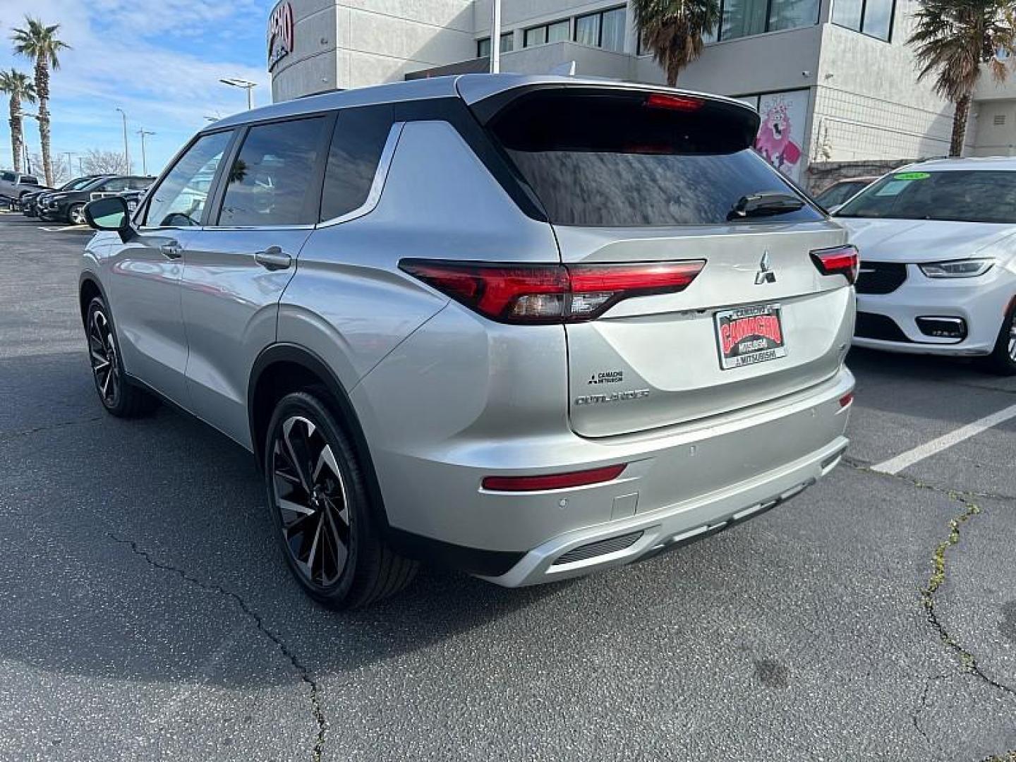 2022 SILVER Mitsubishi Outlander (JA4J3UA87NZ) with an 4-Cyl 2.5 Liter engine, Automatic CVT transmission, located at 412 Auto Vista Drive, Palmdale, CA, 93551, (661) 945-0620, 34.592636, -118.136681 - Photo#24