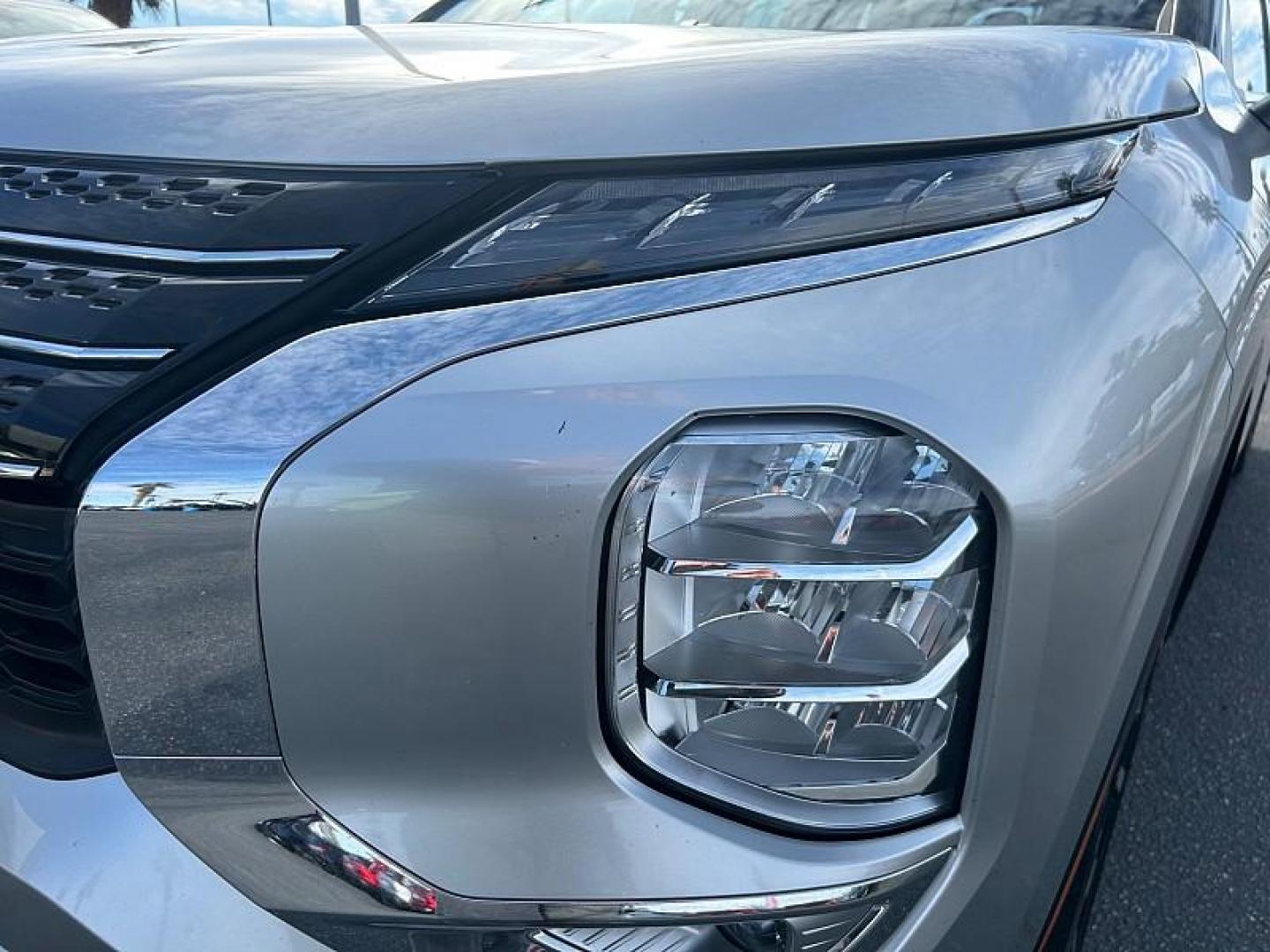 2022 SILVER Mitsubishi Outlander (JA4J3UA87NZ) with an 4-Cyl 2.5 Liter engine, Automatic CVT transmission, located at 412 Auto Vista Drive, Palmdale, CA, 93551, (661) 945-0620, 34.592636, -118.136681 - Photo#26