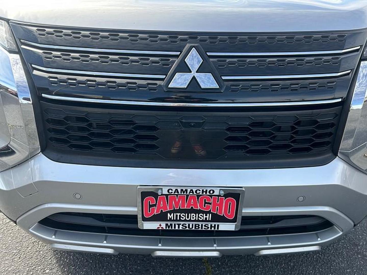2022 SILVER Mitsubishi Outlander (JA4J3UA87NZ) with an 4-Cyl 2.5 Liter engine, Automatic CVT transmission, located at 412 Auto Vista Drive, Palmdale, CA, 93551, (661) 945-0620, 34.592636, -118.136681 - Photo#27