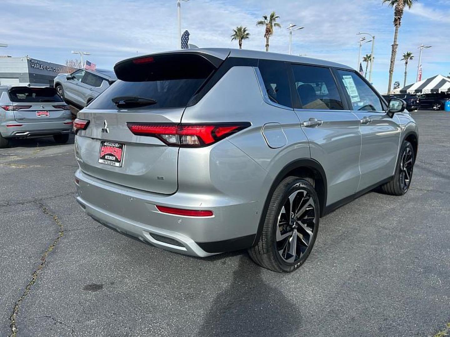 2022 SILVER Mitsubishi Outlander (JA4J3UA87NZ) with an 4-Cyl 2.5 Liter engine, Automatic CVT transmission, located at 412 Auto Vista Drive, Palmdale, CA, 93551, (661) 945-0620, 34.592636, -118.136681 - Photo#29