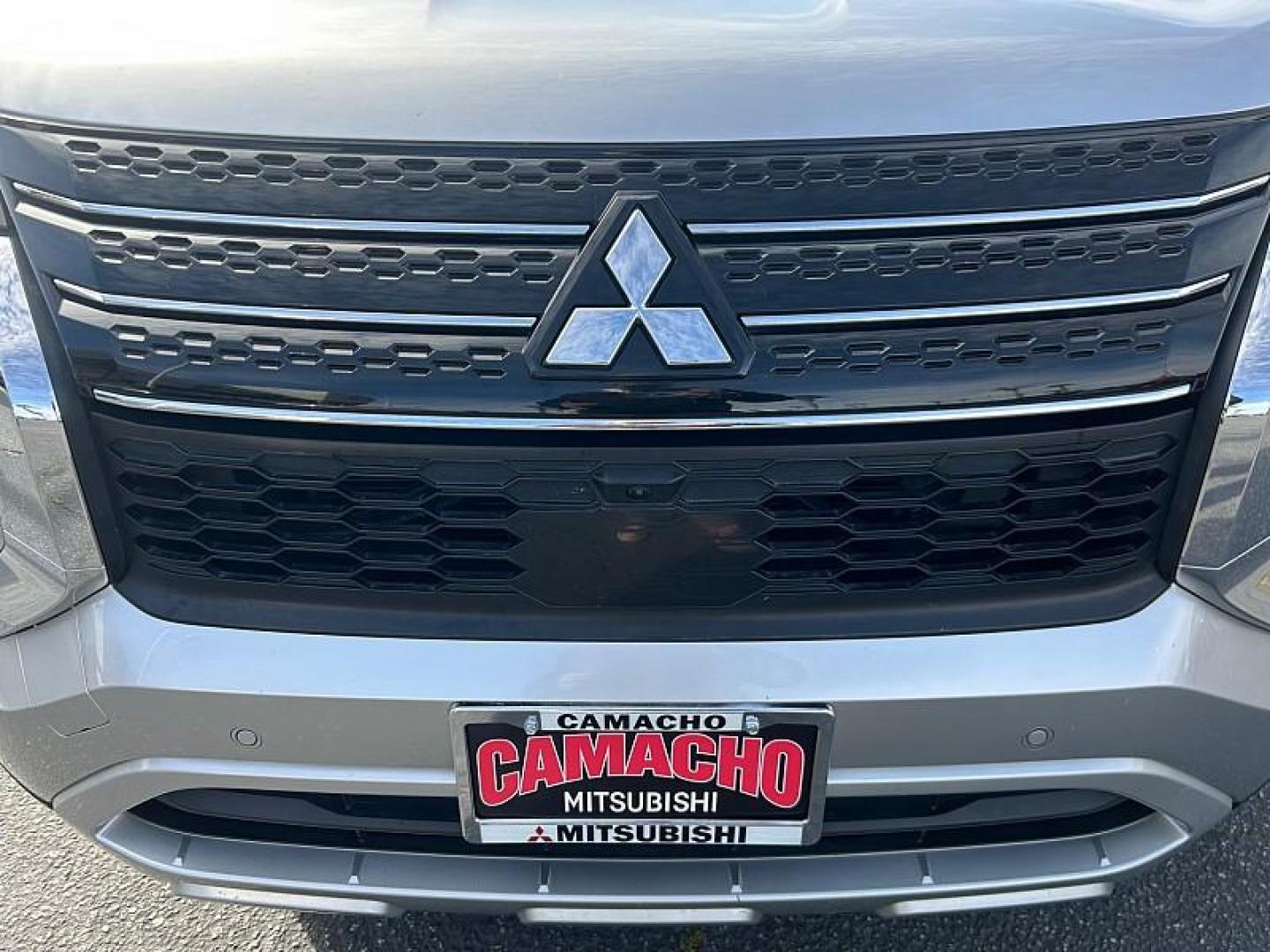 2022 SILVER Mitsubishi Outlander (JA4J3UA87NZ) with an 4-Cyl 2.5 Liter engine, Automatic CVT transmission, located at 412 Auto Vista Drive, Palmdale, CA, 93551, (661) 945-0620, 34.592636, -118.136681 - Photo#30