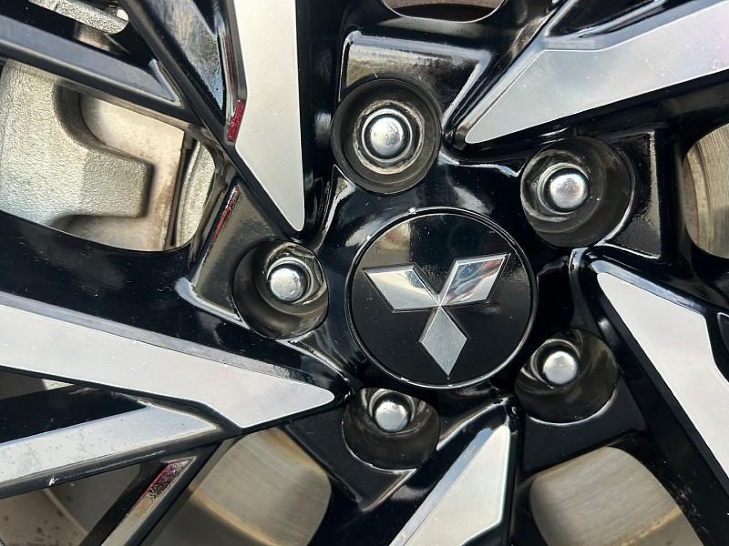 2022 SILVER Mitsubishi Outlander (JA4J3UA87NZ) with an 4-Cyl 2.5 Liter engine, Automatic CVT transmission, located at 412 Auto Vista Drive, Palmdale, CA, 93551, (661) 945-0620, 34.592636, -118.136681 - Photo#31