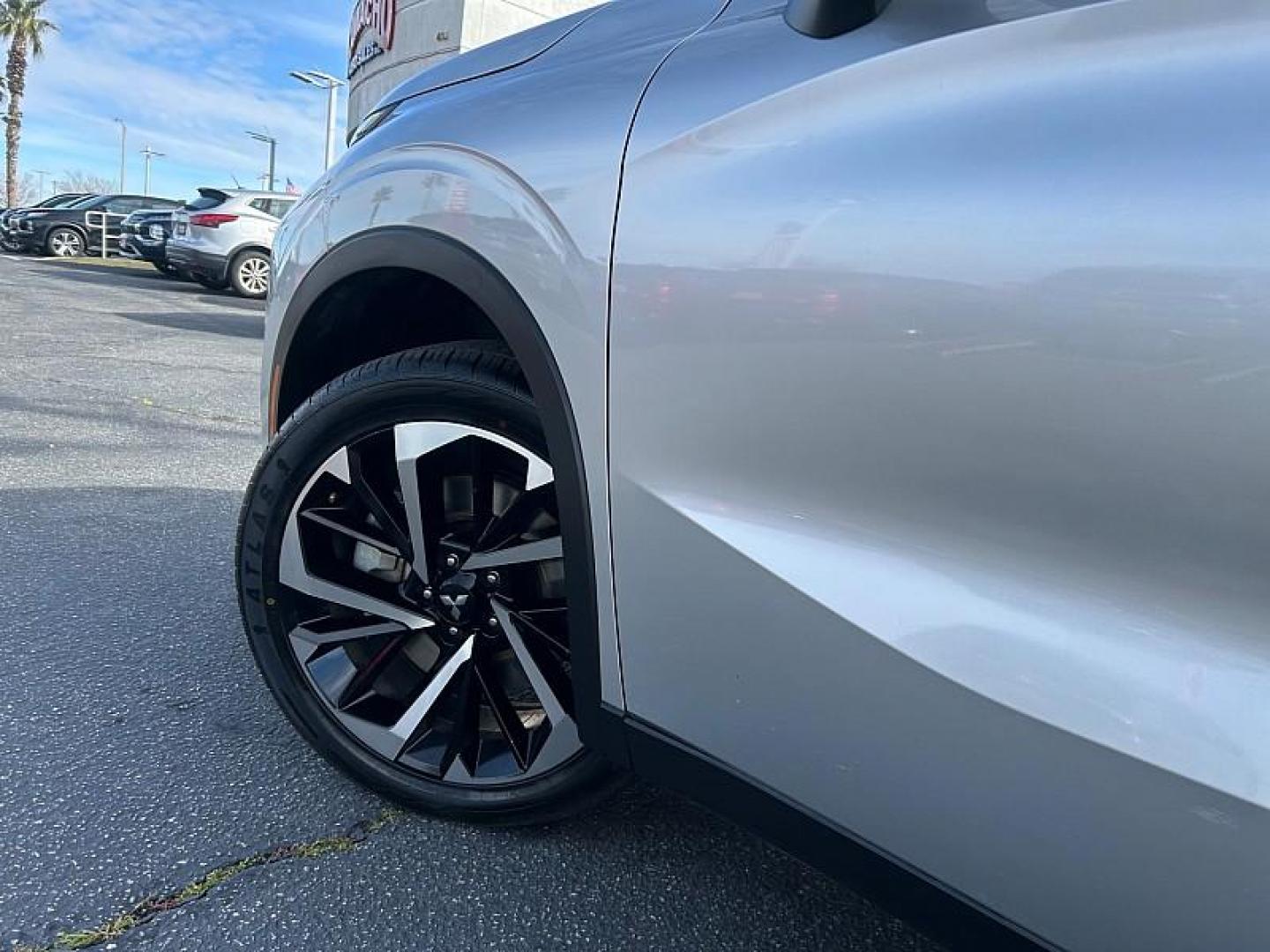2022 SILVER Mitsubishi Outlander (JA4J3UA87NZ) with an 4-Cyl 2.5 Liter engine, Automatic CVT transmission, located at 412 Auto Vista Drive, Palmdale, CA, 93551, (661) 945-0620, 34.592636, -118.136681 - Photo#32