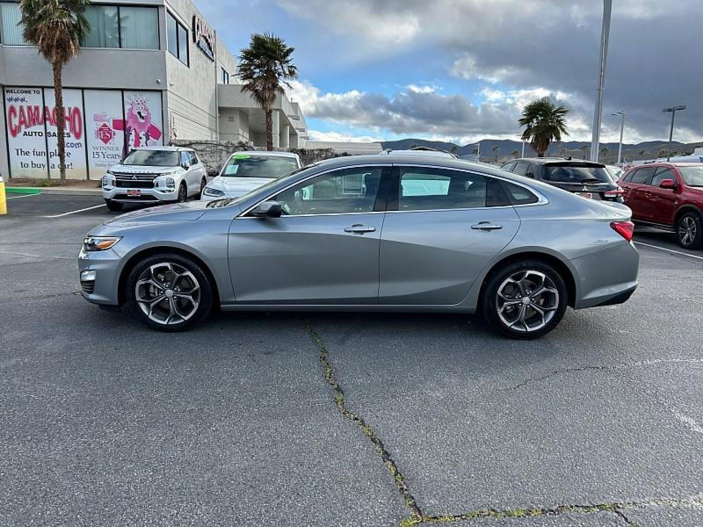 2024 GRAY Chevrolet Malibu (1G1ZD5ST4RF) with an 4-Cyl Turbo 1.5 Liter engine, Automatic CVT transmission, located at 412 Auto Vista Drive, Palmdale, CA, 93551, (661) 945-0620, 34.592636, -118.136681 - Photo#4