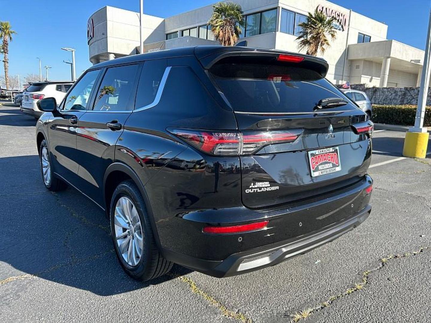 2025 BLACK Mitsubishi Outlander (JA4J4UA84SZ) with an 4-Cyl 2.5 Liter engine, Automatic CVT transmission, located at 412 Auto Vista Drive, Palmdale, CA, 93551, (661) 945-0620, 34.592636, -118.136681 - Photo#4