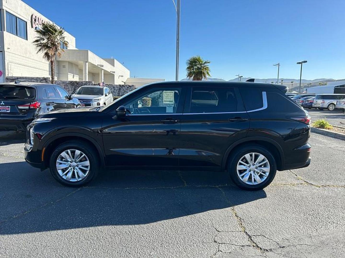 2025 BLACK Mitsubishi Outlander (JA4J4UA84SZ) with an 4-Cyl 2.5 Liter engine, Automatic CVT transmission, located at 412 Auto Vista Drive, Palmdale, CA, 93551, (661) 945-0620, 34.592636, -118.136681 - Photo#5