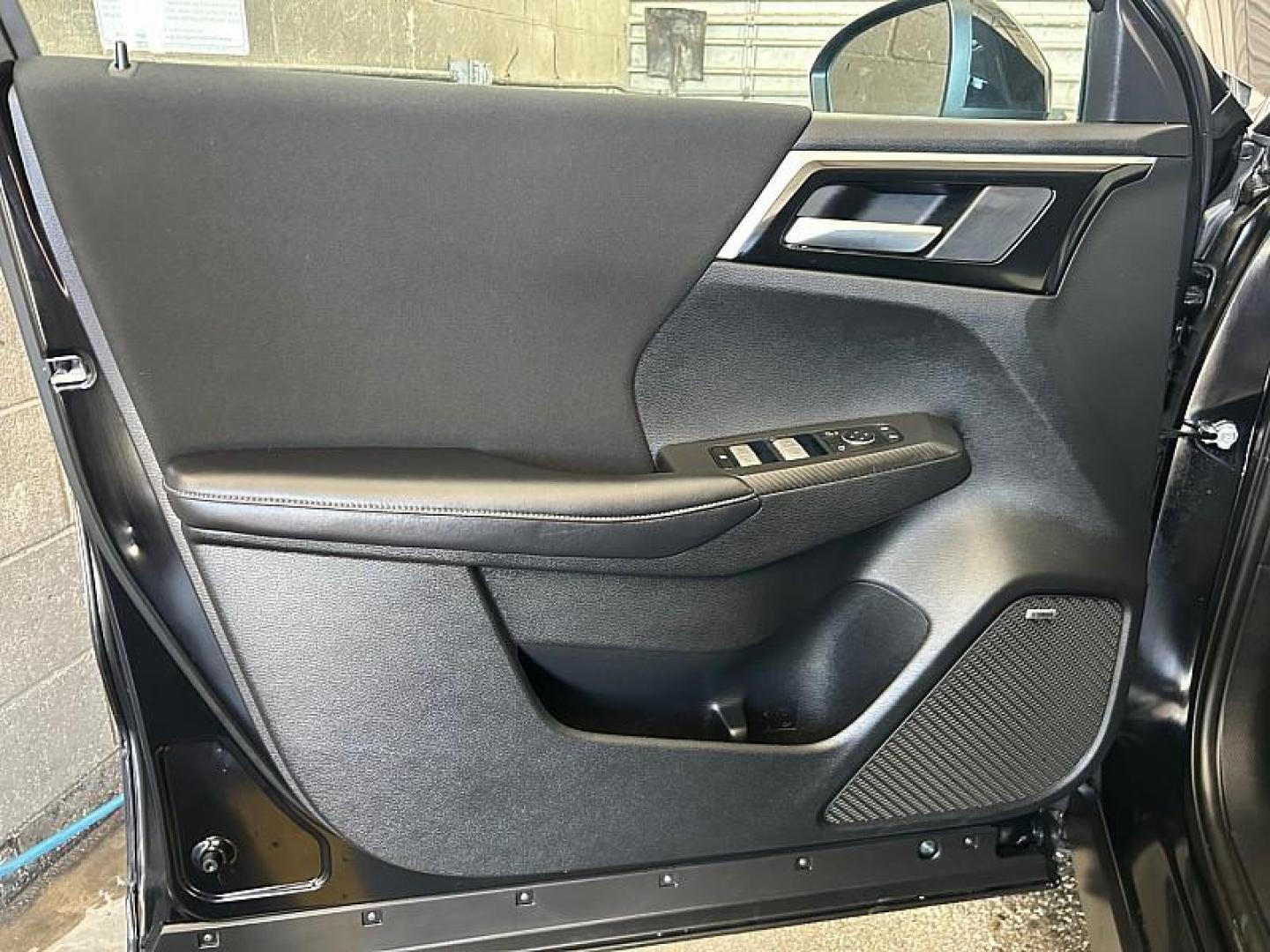 2025 BLACK Mitsubishi Outlander (JA4J4UA84SZ) with an 4-Cyl 2.5 Liter engine, Automatic CVT transmission, located at 412 Auto Vista Drive, Palmdale, CA, 93551, (661) 945-0620, 34.592636, -118.136681 - Photo#15