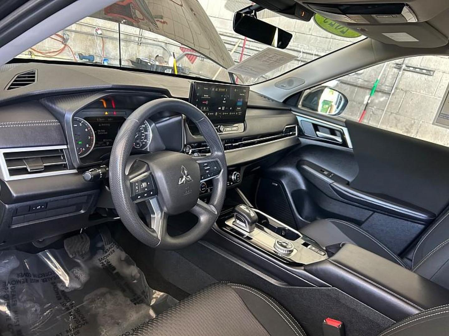 2025 BLACK Mitsubishi Outlander (JA4J4UA84SZ) with an 4-Cyl 2.5 Liter engine, Automatic CVT transmission, located at 412 Auto Vista Drive, Palmdale, CA, 93551, (661) 945-0620, 34.592636, -118.136681 - Photo#16
