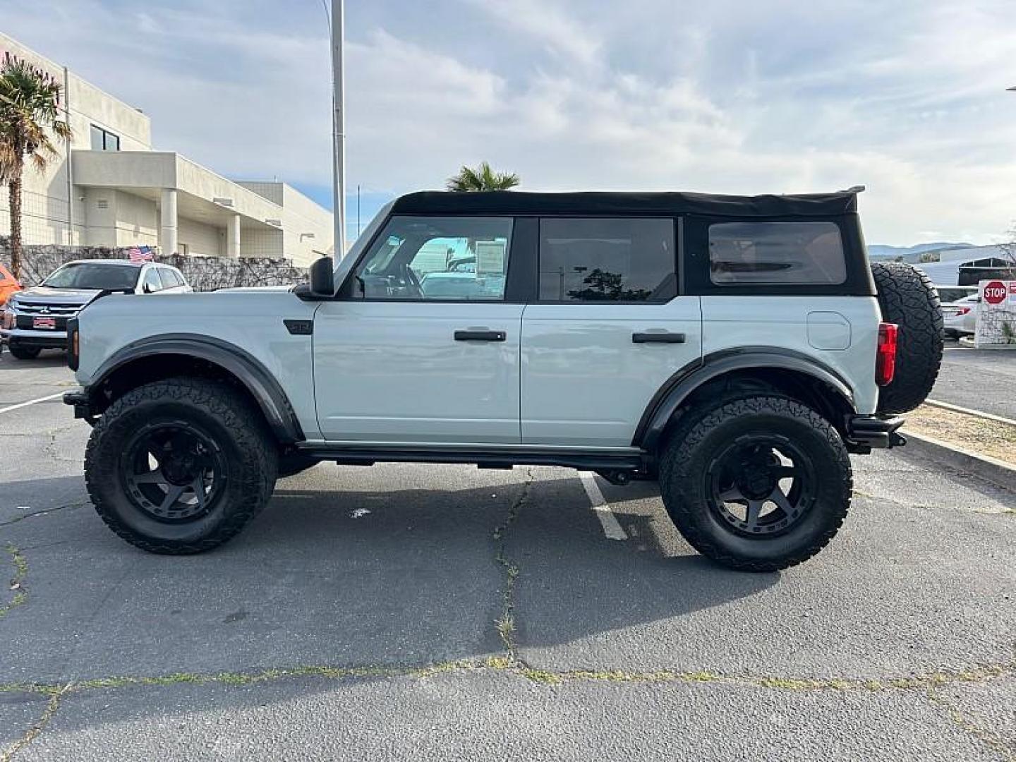 2022 GRAY Ford Bronco (1FMDE5BHXNL) with an 4-Cyl 2.3 Liter engine, Automatic transmission, located at 412 Auto Vista Drive, Palmdale, CA, 93551, (661) 945-0620, 34.592636, -118.136681 - Photo#7