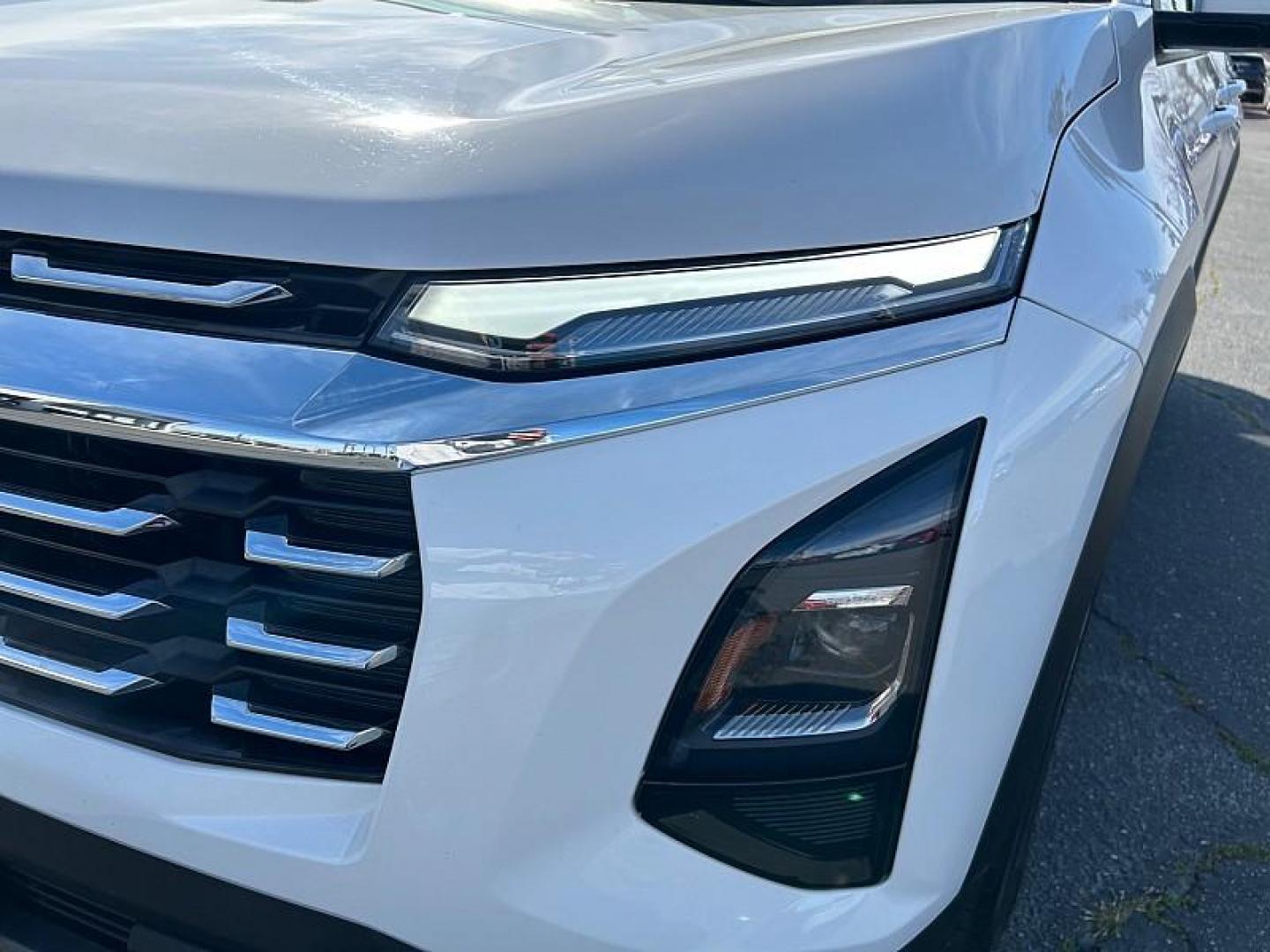 2025 WHITE Chevrolet Equinox (3GNAXHEG3SL) with an 4-Cyl Turbo 1.5 Liter engine, Automatic CVT transmission, located at 412 Auto Vista Drive, Palmdale, CA, 93551, (661) 945-0620, 34.592636, -118.136681 - Photo#13