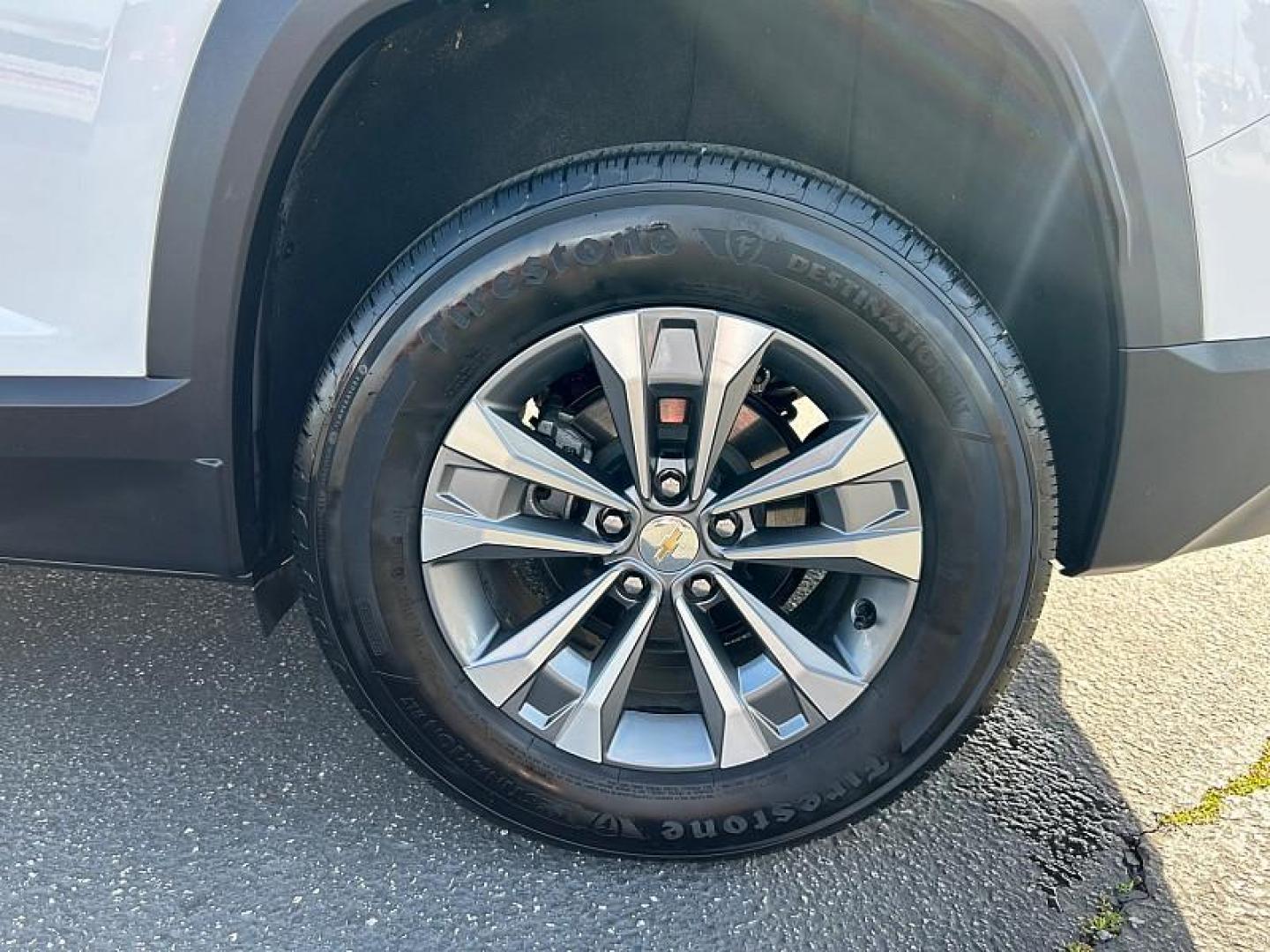 2025 WHITE Chevrolet Equinox (3GNAXHEG3SL) with an 4-Cyl Turbo 1.5 Liter engine, Automatic CVT transmission, located at 412 Auto Vista Drive, Palmdale, CA, 93551, (661) 945-0620, 34.592636, -118.136681 - Photo#18