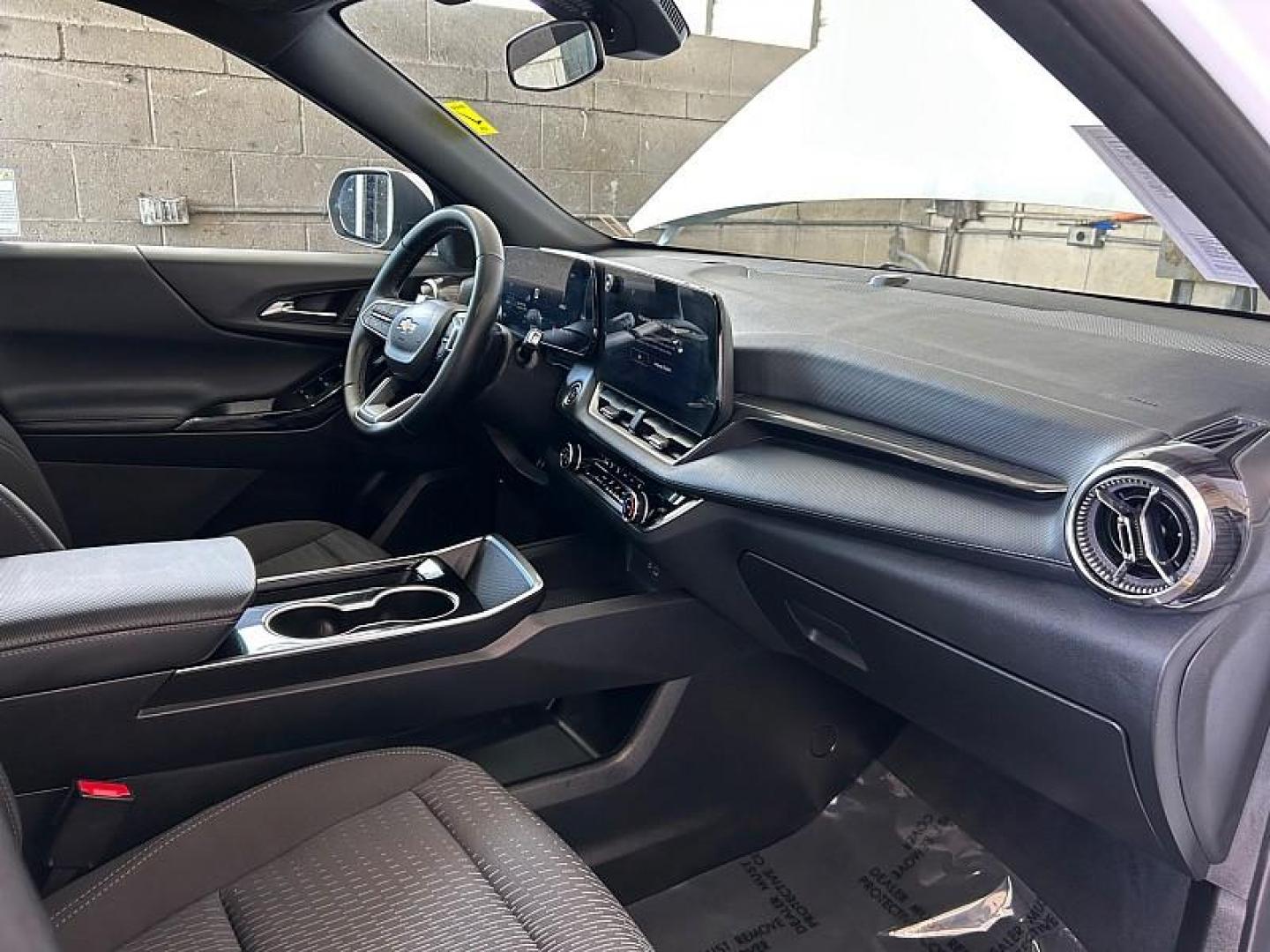 2025 WHITE Chevrolet Equinox (3GNAXHEG3SL) with an 4-Cyl Turbo 1.5 Liter engine, Automatic CVT transmission, located at 412 Auto Vista Drive, Palmdale, CA, 93551, (661) 945-0620, 34.592636, -118.136681 - Photo#31