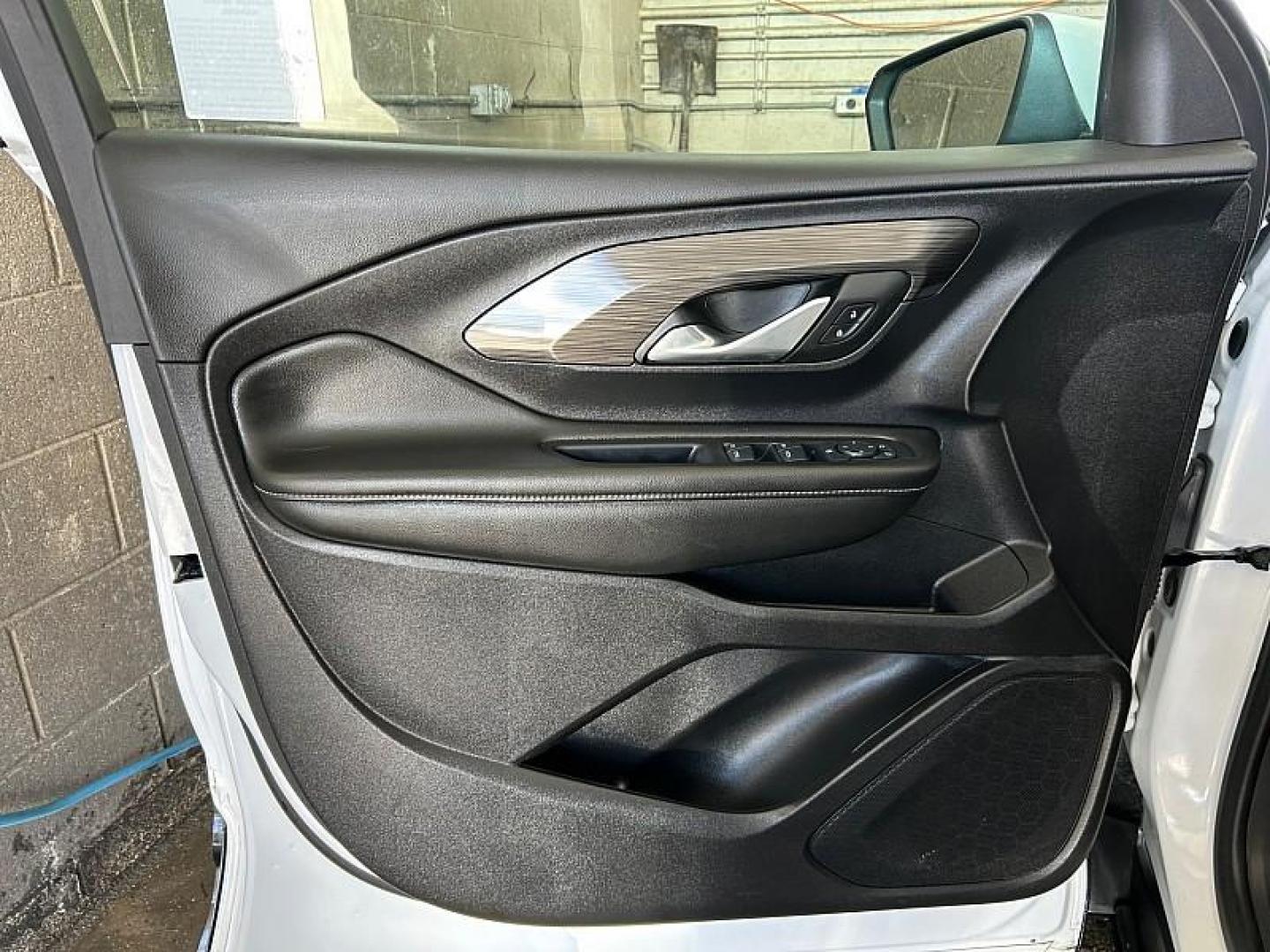 2024 WHITE GMC Terrain (3GKALMEG2RL) with an 4-Cyl Turbo 1.5 Liter engine, Automatic 9-Spd transmission, located at 412 Auto Vista Drive, Palmdale, CA, 93551, (661) 945-0620, 34.592636, -118.136681 - Photo#10