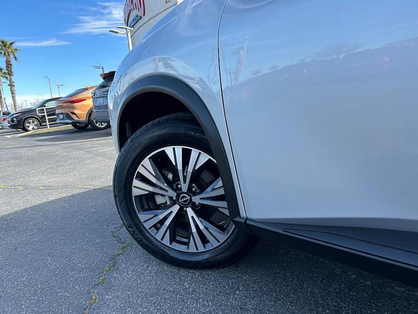 2023 SILVER Nissan Rogue (5N1BT3BA1PC) with an 3-Cyl Turbo 1.5 Liter engine, Automatic CVT w/Xtronic transmission, located at 412 Auto Vista Drive, Palmdale, CA, 93551, (661) 945-0620, 34.592636, -118.136681 - Photo#8