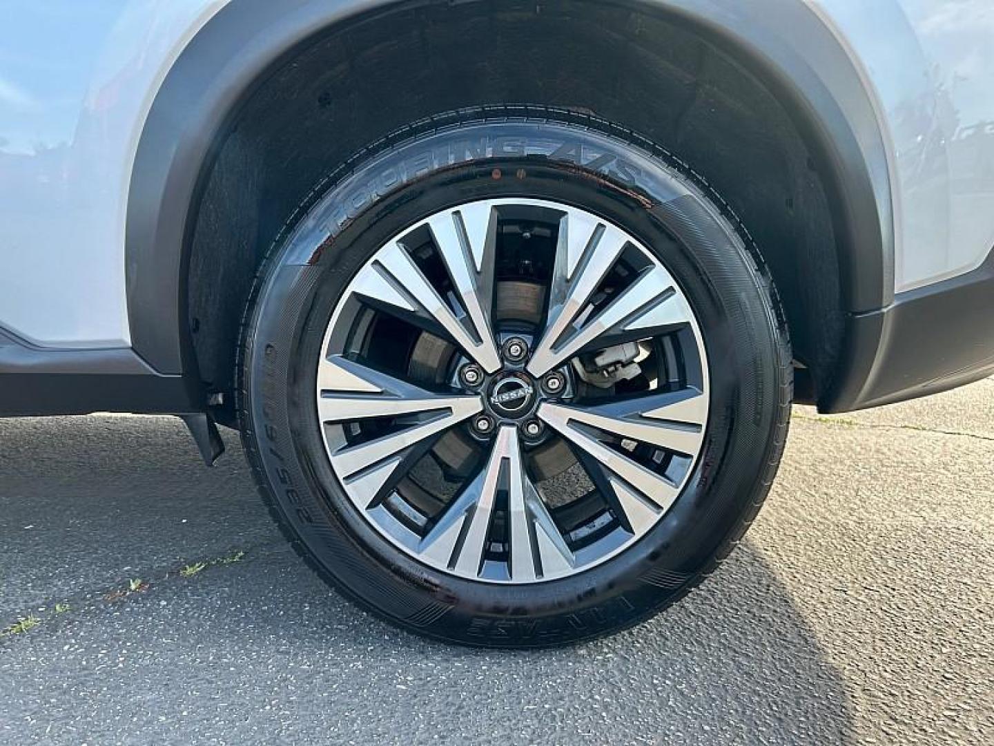 2023 SILVER Nissan Rogue (5N1BT3BA1PC) with an 3-Cyl Turbo 1.5 Liter engine, Automatic CVT w/Xtronic transmission, located at 412 Auto Vista Drive, Palmdale, CA, 93551, (661) 945-0620, 34.592636, -118.136681 - Photo#15