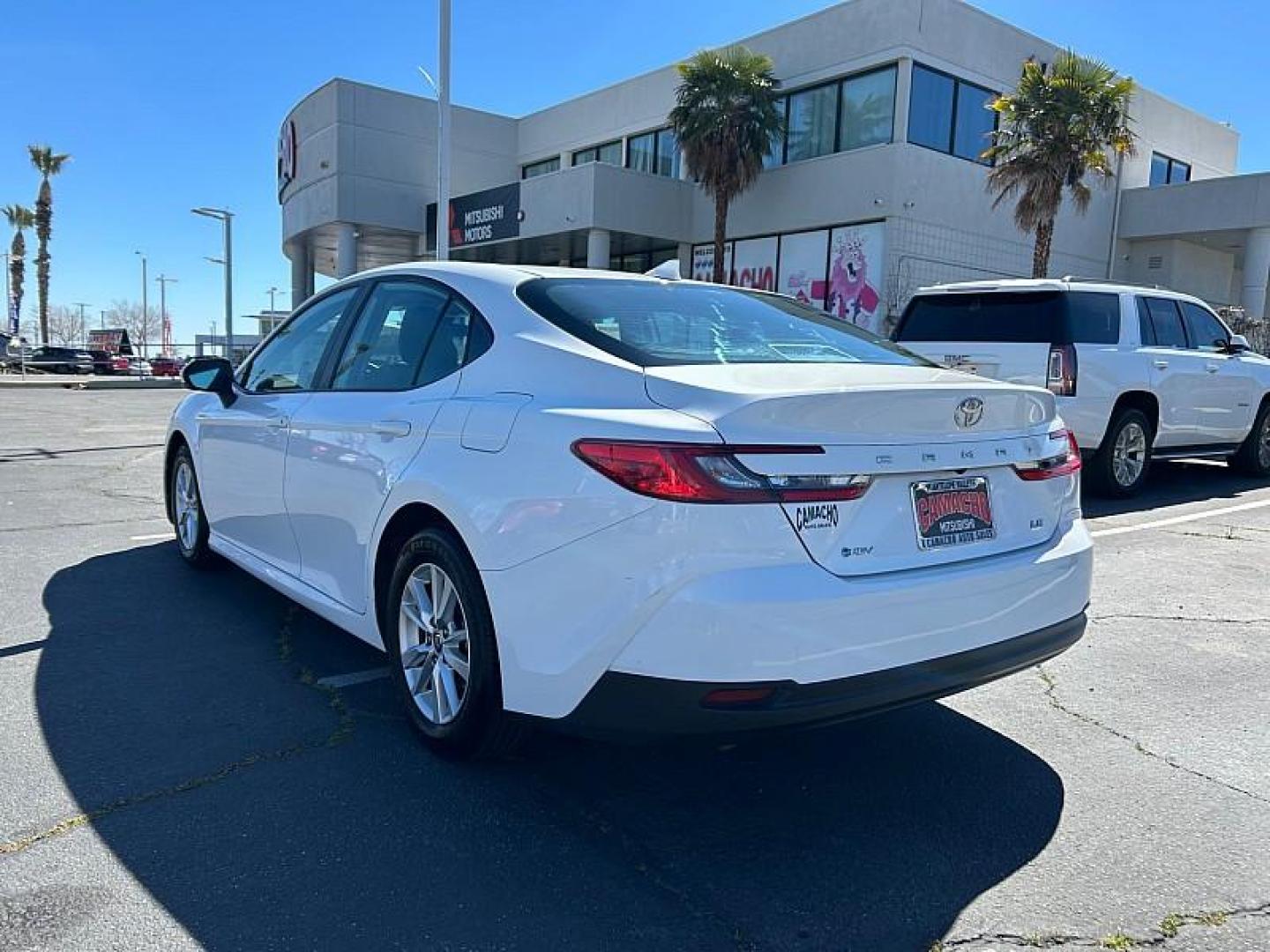 2025 WHITE Toyota Camry (4T1DAACK2SU) with an 4-Cyl Hybrid 2.5 Liter engine, Automatic CVT transmission, located at 412 Auto Vista Drive, Palmdale, CA, 93551, (661) 945-0620, 34.592636, -118.136681 - Photo#4