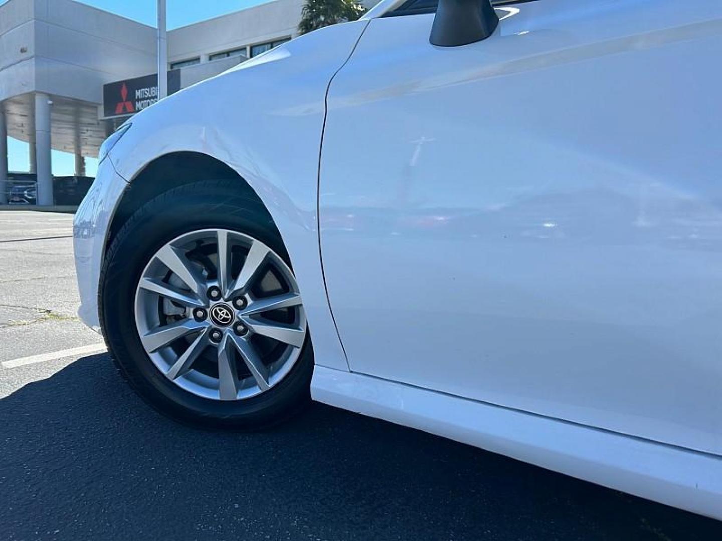 2025 WHITE Toyota Camry (4T1DAACK2SU) with an 4-Cyl Hybrid 2.5 Liter engine, Automatic CVT transmission, located at 412 Auto Vista Drive, Palmdale, CA, 93551, (661) 945-0620, 34.592636, -118.136681 - Photo#8