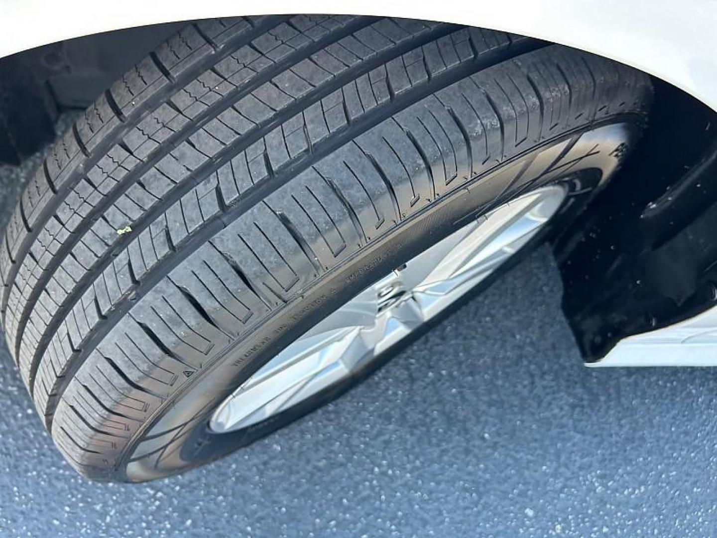 2025 WHITE Toyota Camry (4T1DAACK2SU) with an 4-Cyl Hybrid 2.5 Liter engine, Automatic CVT transmission, located at 412 Auto Vista Drive, Palmdale, CA, 93551, (661) 945-0620, 34.592636, -118.136681 - Photo#15