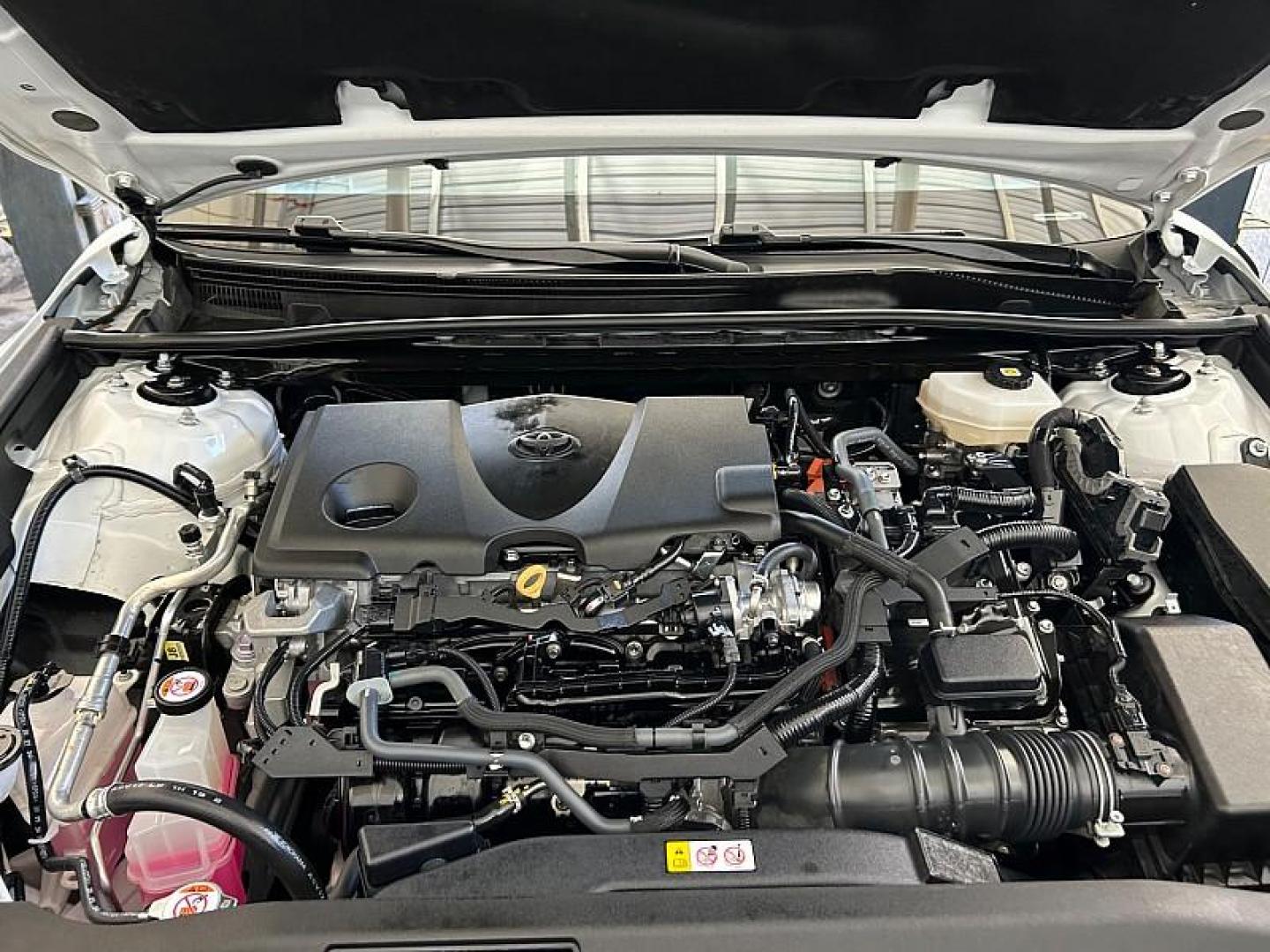 2025 WHITE Toyota Camry (4T1DAACK2SU) with an 4-Cyl Hybrid 2.5 Liter engine, Automatic CVT transmission, located at 412 Auto Vista Drive, Palmdale, CA, 93551, (661) 945-0620, 34.592636, -118.136681 - Photo#27