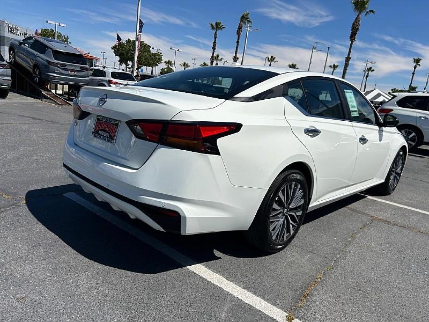 2025 WHITE Nissan Altima (1N4BL4DV5SN) with an 4-Cyl 2.5 Liter engine, Automatic CVT transmission, located at 412 Auto Vista Drive, Palmdale, CA, 93551, (661) 945-0620, 34.592636, -118.136681 - Photo#5