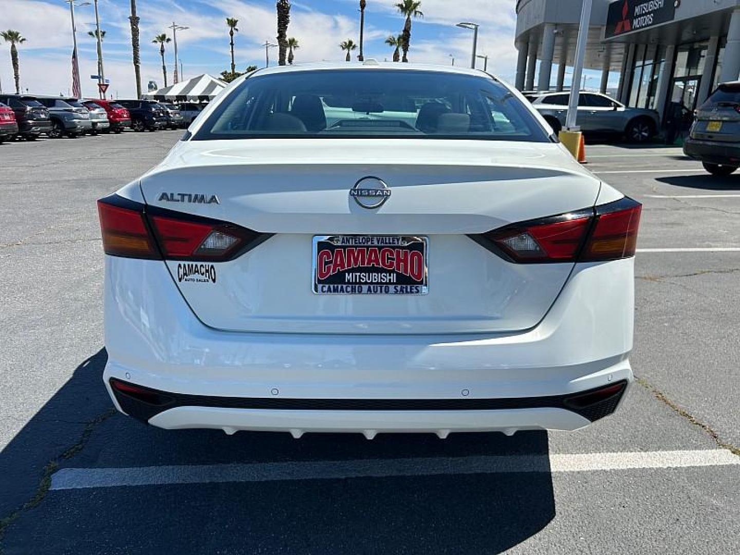 2025 WHITE Nissan Altima (1N4BL4DV5SN) with an 4-Cyl 2.5 Liter engine, Automatic CVT transmission, located at 412 Auto Vista Drive, Palmdale, CA, 93551, (661) 945-0620, 34.592636, -118.136681 - Photo#6