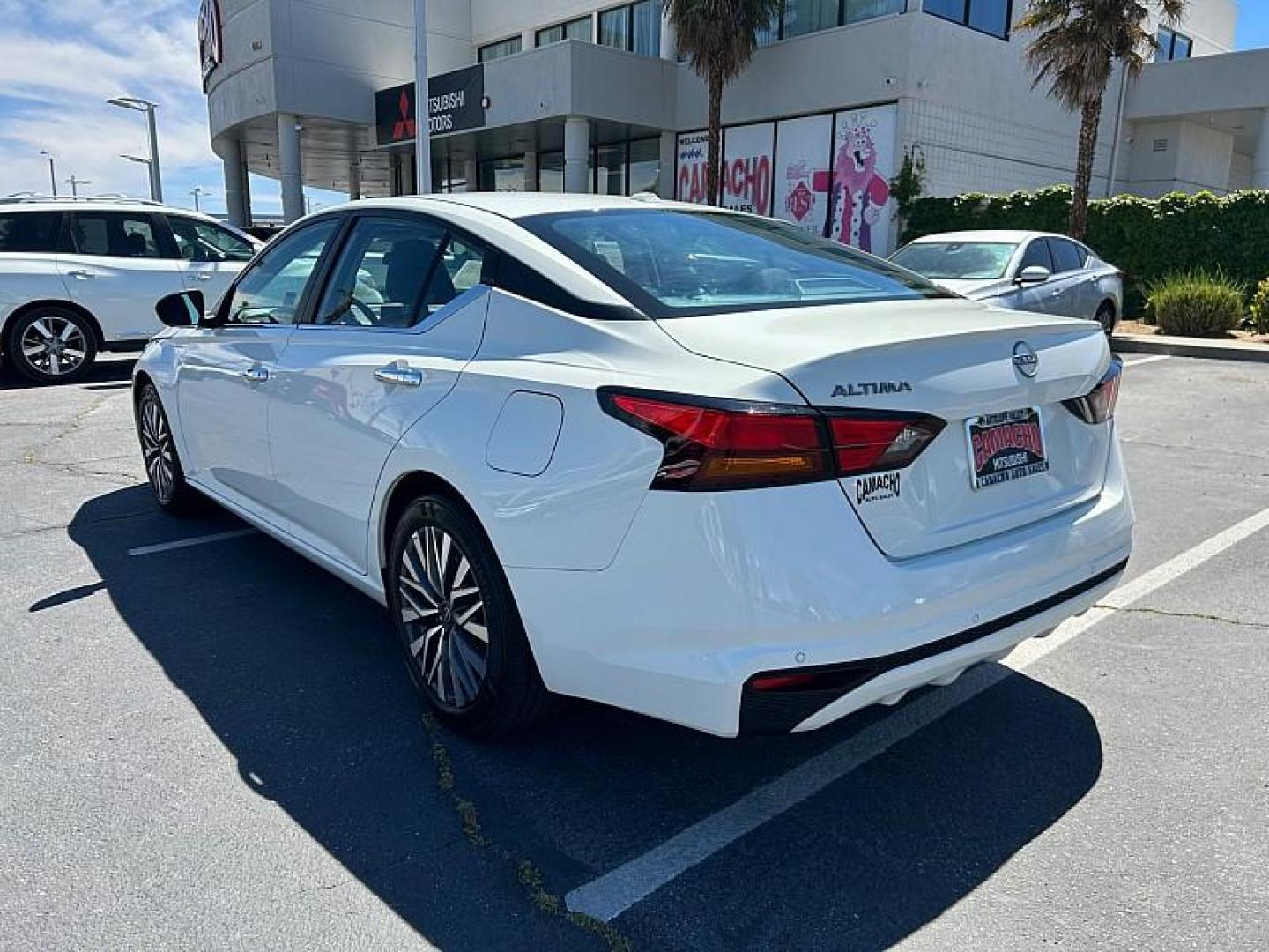 2025 WHITE Nissan Altima (1N4BL4DV5SN) with an 4-Cyl 2.5 Liter engine, Automatic CVT transmission, located at 412 Auto Vista Drive, Palmdale, CA, 93551, (661) 945-0620, 34.592636, -118.136681 - Photo#7