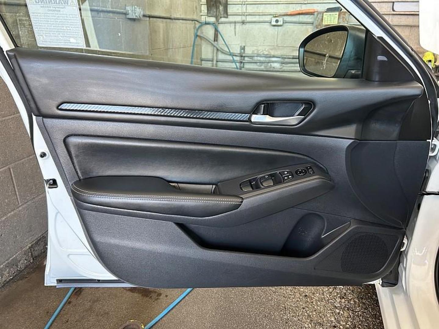 2025 WHITE Nissan Altima (1N4BL4DV5SN) with an 4-Cyl 2.5 Liter engine, Automatic CVT transmission, located at 412 Auto Vista Drive, Palmdale, CA, 93551, (661) 945-0620, 34.592636, -118.136681 - Photo#8