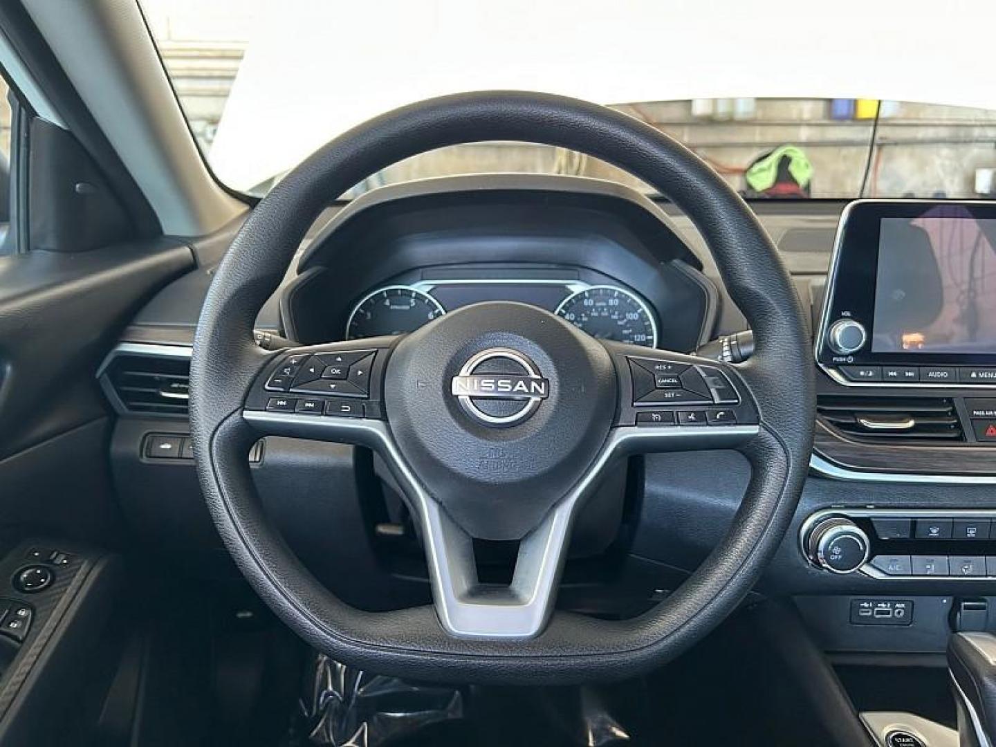 2025 WHITE Nissan Altima (1N4BL4DV5SN) with an 4-Cyl 2.5 Liter engine, Automatic CVT transmission, located at 412 Auto Vista Drive, Palmdale, CA, 93551, (661) 945-0620, 34.592636, -118.136681 - Photo#13