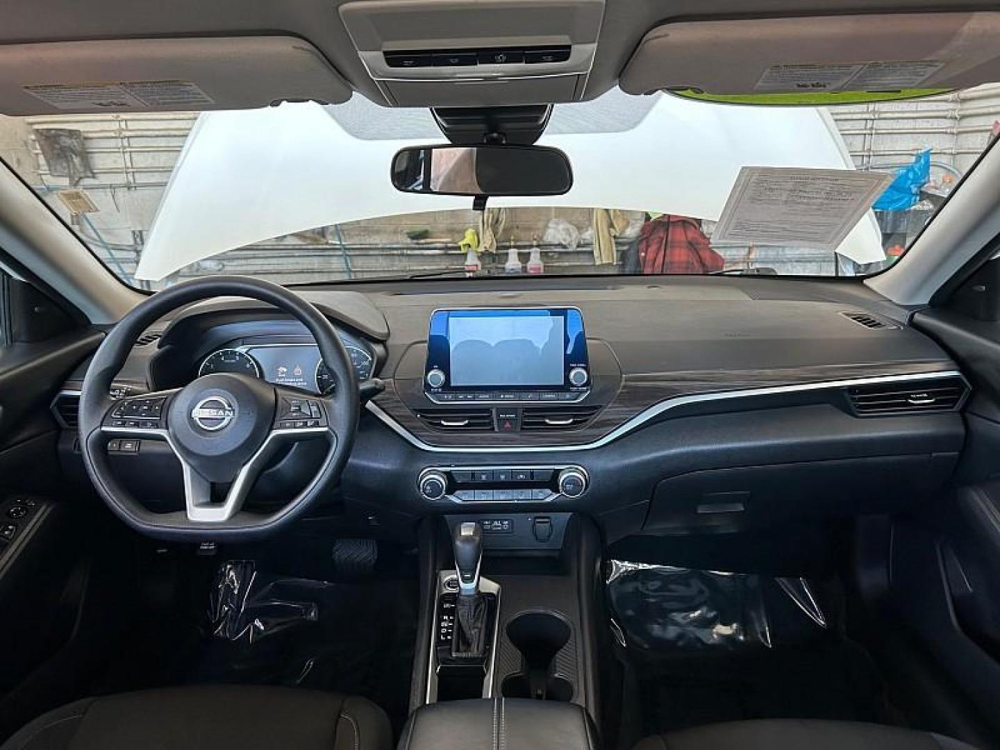 2025 WHITE Nissan Altima (1N4BL4DV5SN) with an 4-Cyl 2.5 Liter engine, Automatic CVT transmission, located at 412 Auto Vista Drive, Palmdale, CA, 93551, (661) 945-0620, 34.592636, -118.136681 - Photo#14