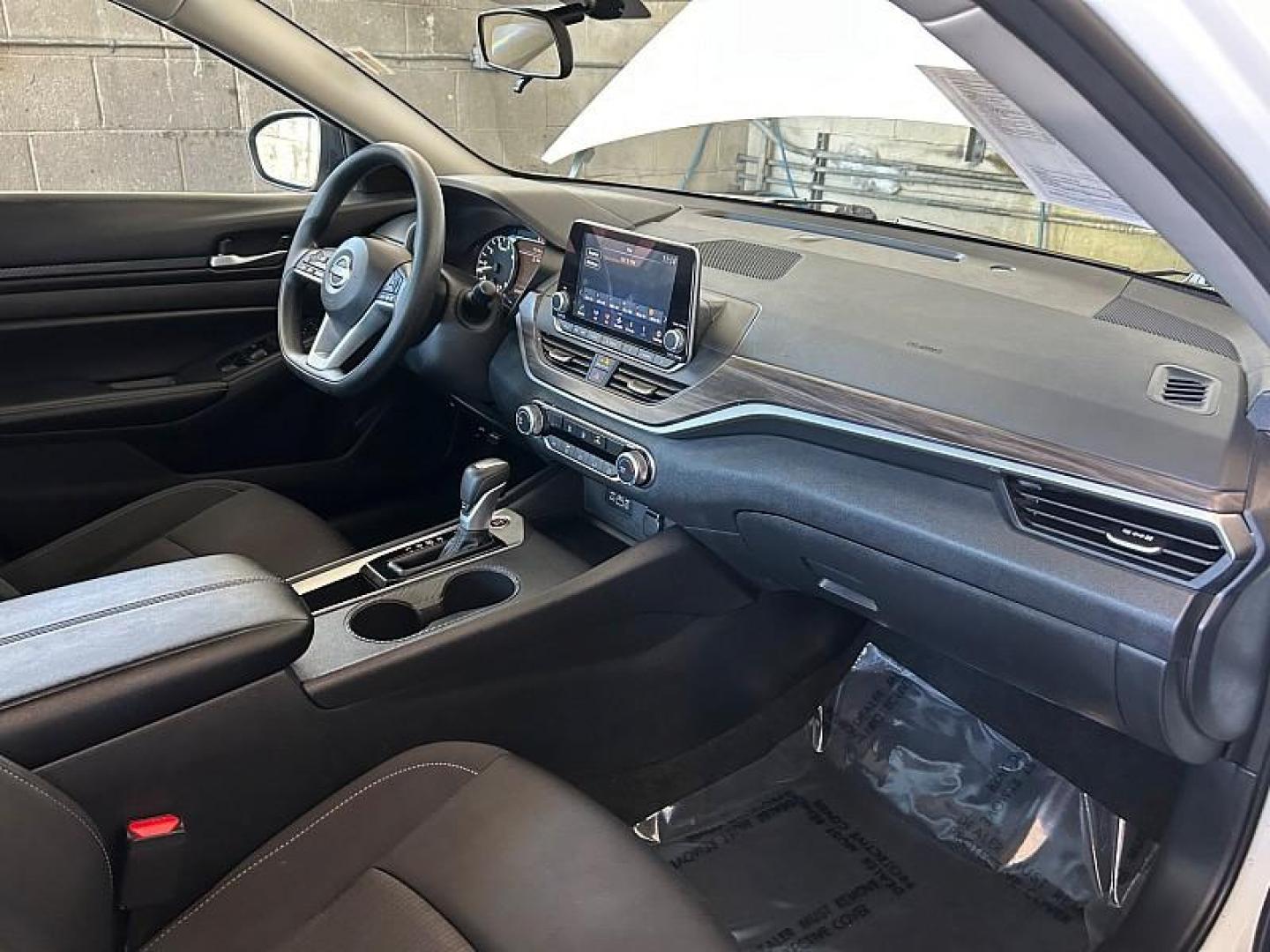 2025 WHITE Nissan Altima (1N4BL4DV5SN) with an 4-Cyl 2.5 Liter engine, Automatic CVT transmission, located at 412 Auto Vista Drive, Palmdale, CA, 93551, (661) 945-0620, 34.592636, -118.136681 - Photo#17