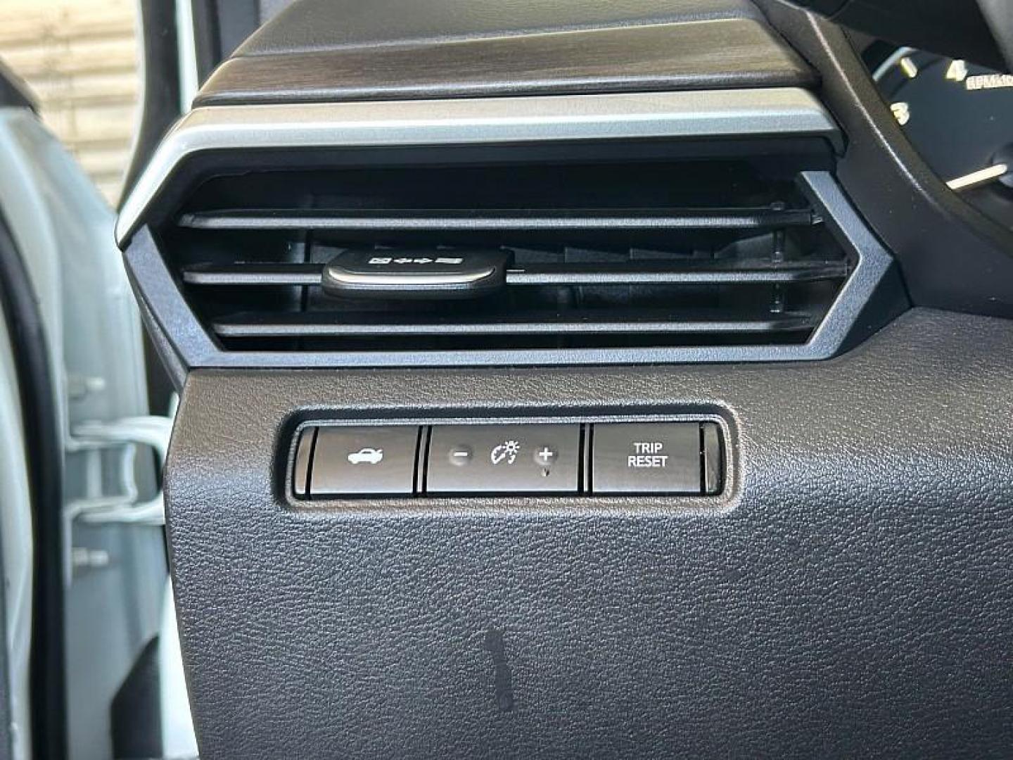 2025 WHITE Nissan Altima (1N4BL4DV5SN) with an 4-Cyl 2.5 Liter engine, Automatic CVT transmission, located at 412 Auto Vista Drive, Palmdale, CA, 93551, (661) 945-0620, 34.592636, -118.136681 - Photo#19