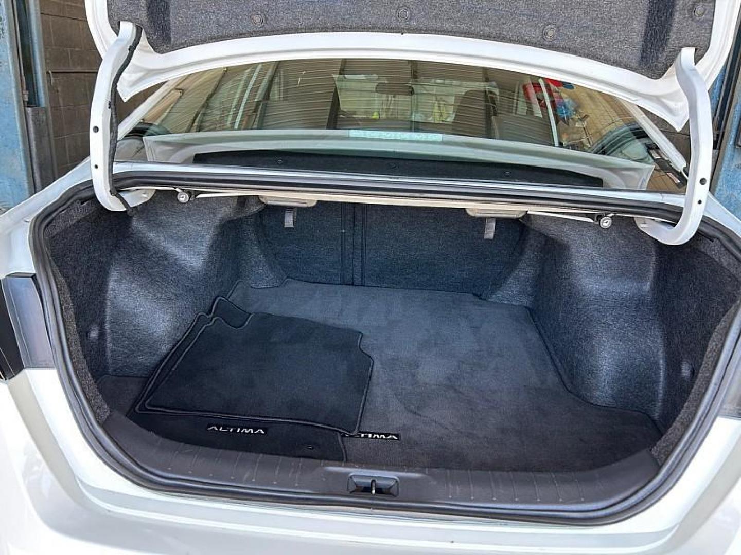 2025 WHITE Nissan Altima (1N4BL4DV5SN) with an 4-Cyl 2.5 Liter engine, Automatic CVT transmission, located at 412 Auto Vista Drive, Palmdale, CA, 93551, (661) 945-0620, 34.592636, -118.136681 - Photo#24