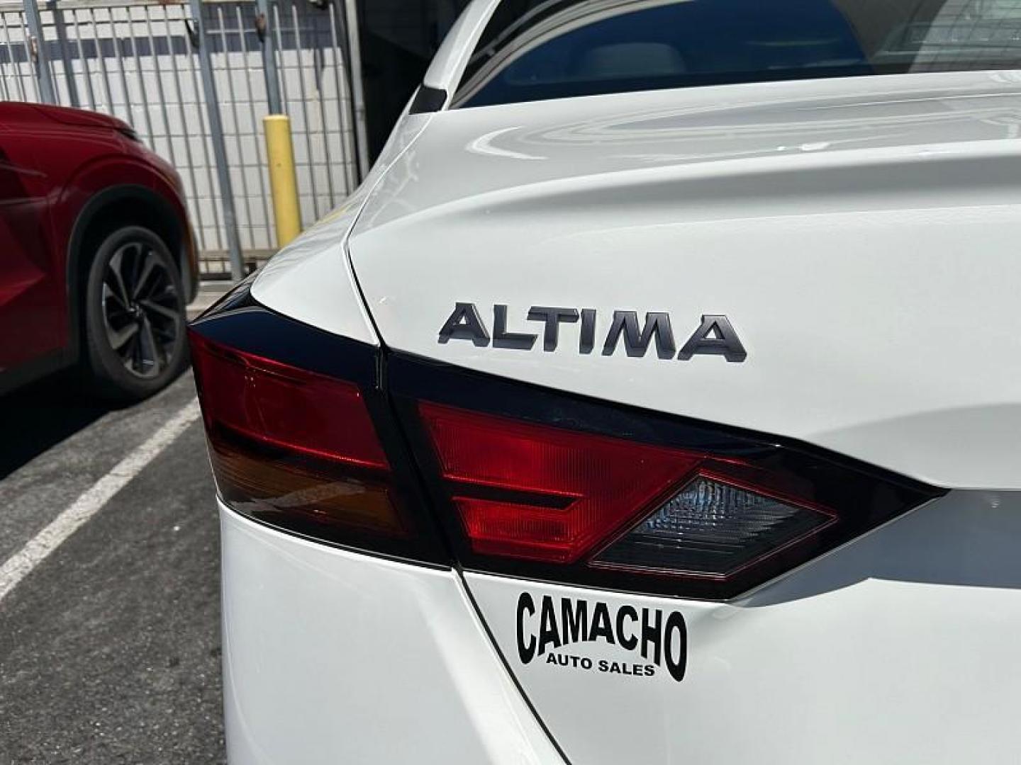 2025 WHITE Nissan Altima (1N4BL4DV5SN) with an 4-Cyl 2.5 Liter engine, Automatic CVT transmission, located at 412 Auto Vista Drive, Palmdale, CA, 93551, (661) 945-0620, 34.592636, -118.136681 - Photo#26