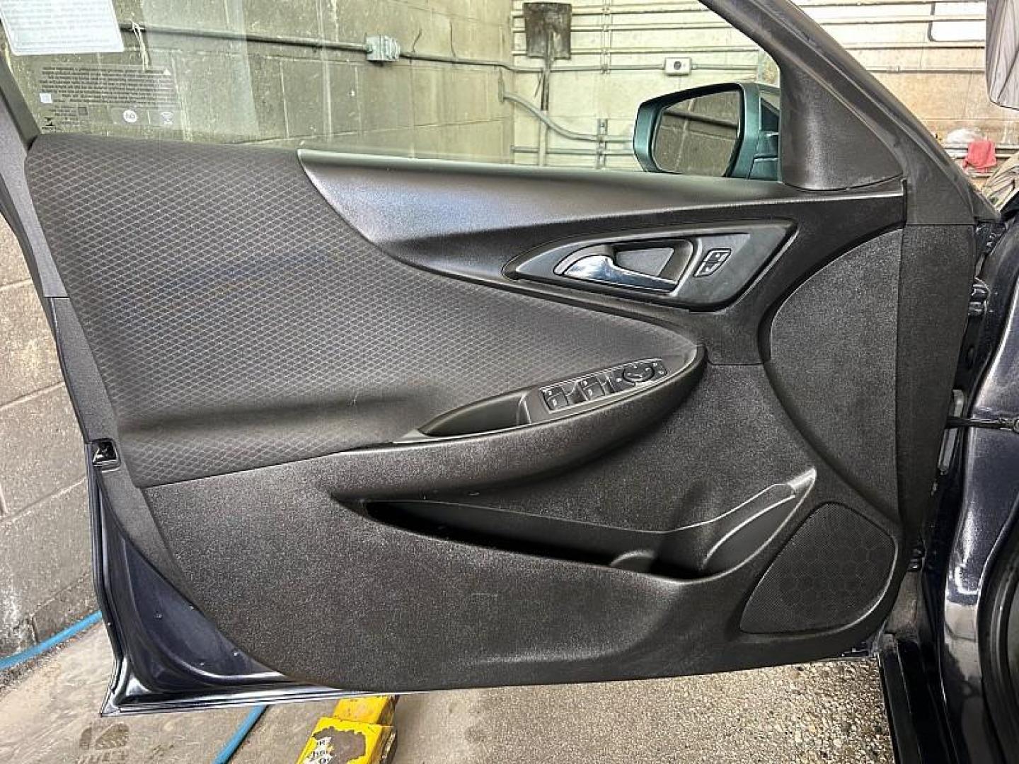 2023 GRAY Chevrolet Malibu (1G1ZD5ST2PF) with an 4-Cyl Turbo 1.5 Liter engine, Automatic CVT transmission, located at 412 Auto Vista Drive, Palmdale, CA, 93551, (661) 945-0620, 34.592636, -118.136681 - Photo#33