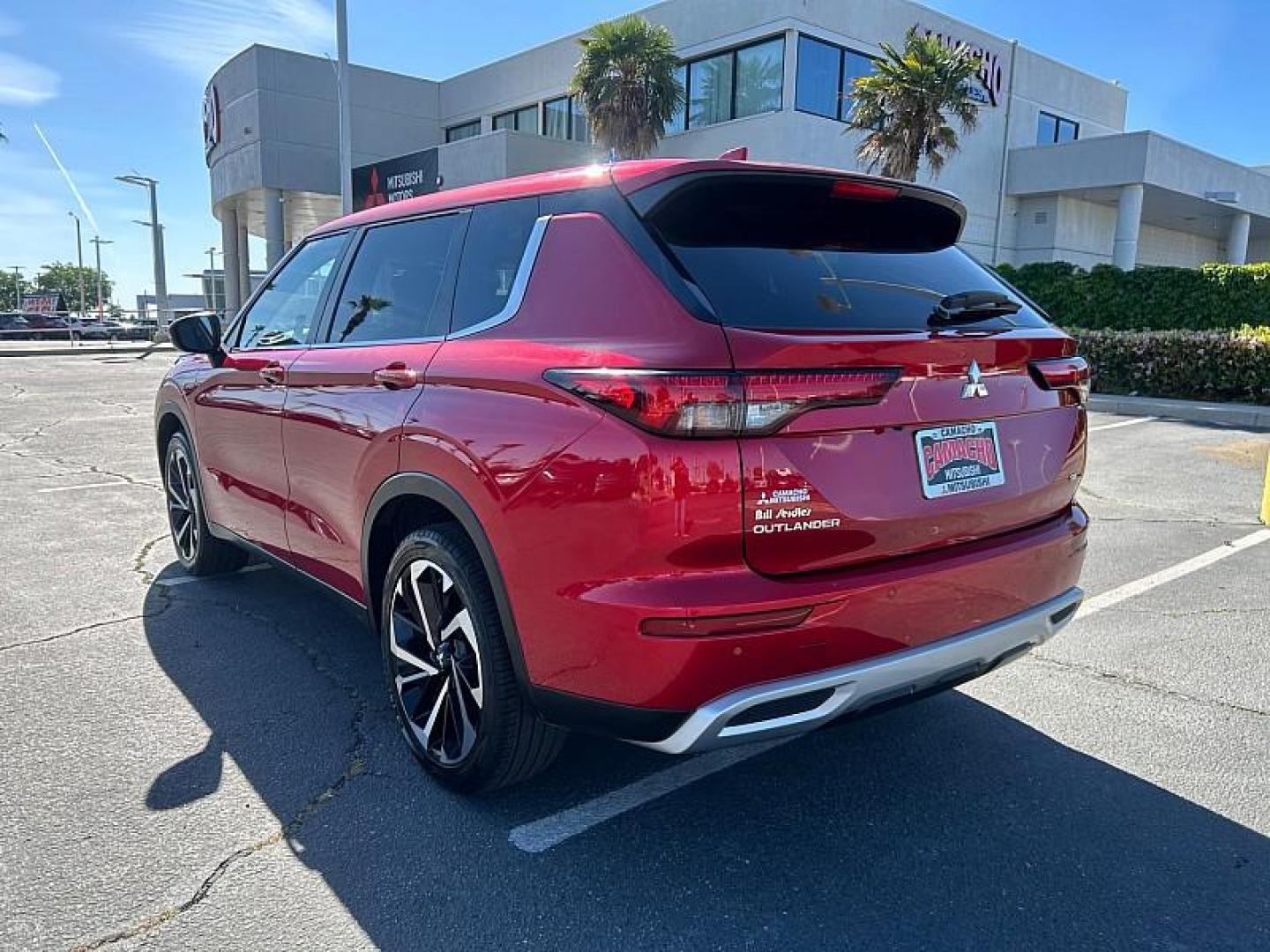 2023 RED Mitsubishi Outlander (JA4J3UA82PZ) with an 4-Cyl 2.5 Liter engine, Automatic CVT transmission, located at 412 Auto Vista Drive, Palmdale, CA, 93551, (661) 945-0620, 34.592636, -118.136681 - Photo#4