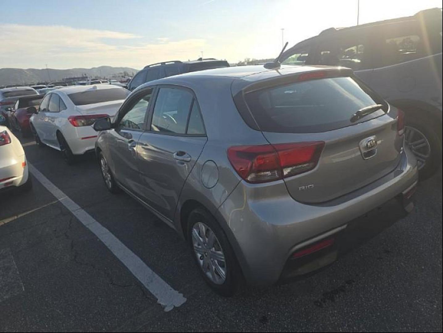 2021 GRAY Kia Rio 5-Door (3KPA25AD1ME) with an 4-Cyl 1.6 Liter engine, Automatic IVT transmission, located at 412 Auto Vista Drive, Palmdale, CA, 93551, (661) 945-0620, 34.592636, -118.136681 - Photo#3