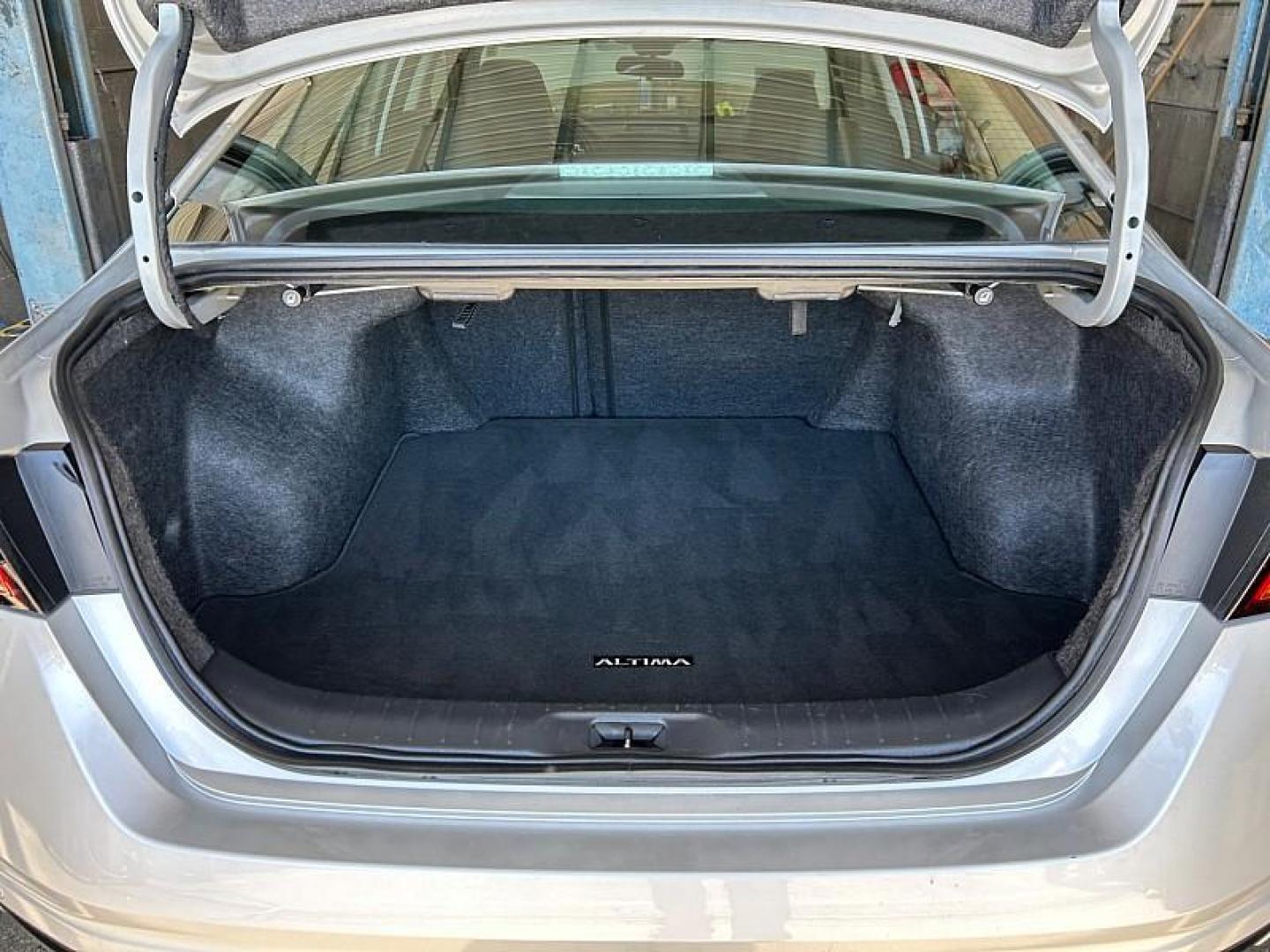 2023 SILVER Nissan Altima (1N4BL4CV1PN) with an 4-Cyl 2.5 Liter engine, Automatic Xtronic CVT transmission, located at 412 Auto Vista Drive, Palmdale, CA, 93551, (661) 945-0620, 34.592636, -118.136681 - Photo#27