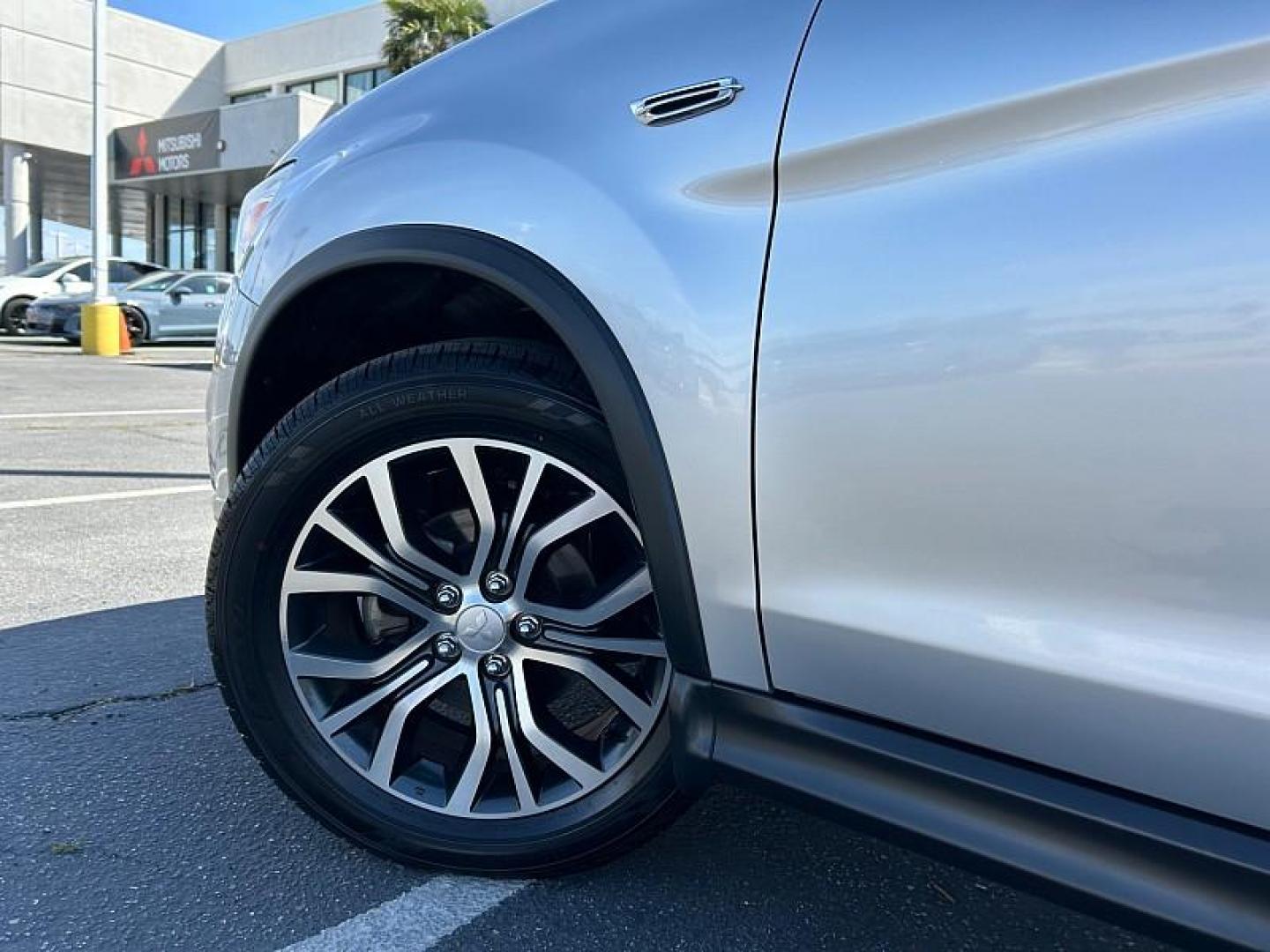 2019 SILVER Mitsubishi Outlander Sport (JA4AP4AW0KU) with an 4-Cyl 2.4 Liter engine, Automatic CVT w/Sportronic transmission, located at 412 Auto Vista Drive, Palmdale, CA, 93551, (661) 945-0620, 34.592636, -118.136681 - Photo#7