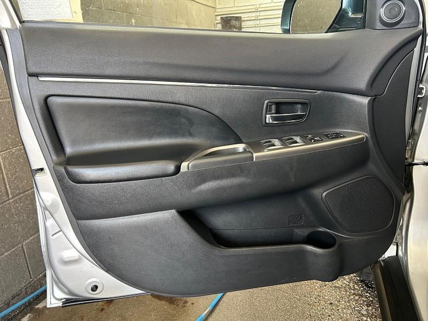 2019 SILVER Mitsubishi Outlander Sport (JA4AP4AW0KU) with an 4-Cyl 2.4 Liter engine, Automatic CVT w/Sportronic transmission, located at 412 Auto Vista Drive, Palmdale, CA, 93551, (661) 945-0620, 34.592636, -118.136681 - Photo#16