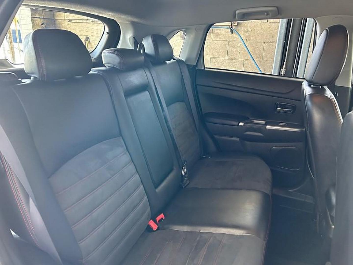 2019 SILVER Mitsubishi Outlander Sport (JA4AP4AW0KU) with an 4-Cyl 2.4 Liter engine, Automatic CVT w/Sportronic transmission, located at 412 Auto Vista Drive, Palmdale, CA, 93551, (661) 945-0620, 34.592636, -118.136681 - Photo#24